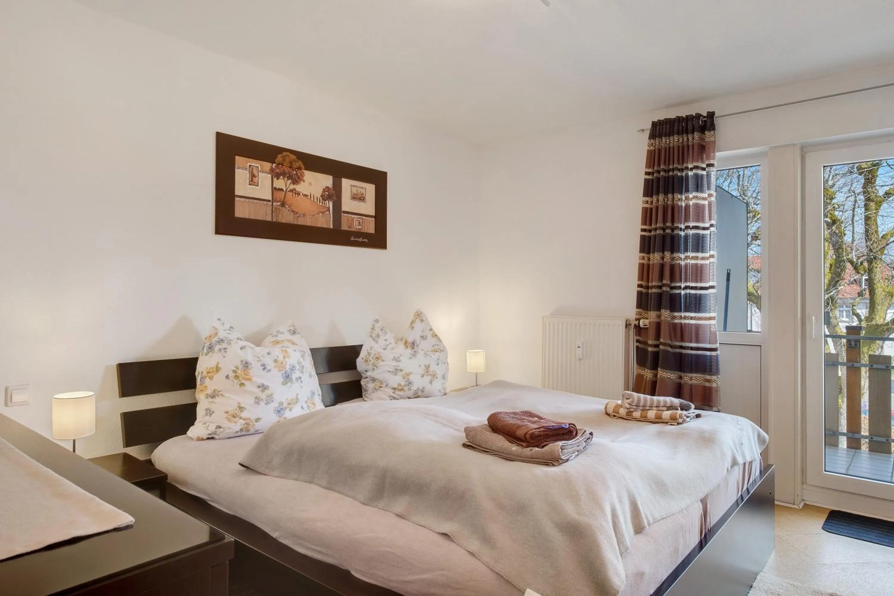 Property building, Bed in Ferienwohnung Christa