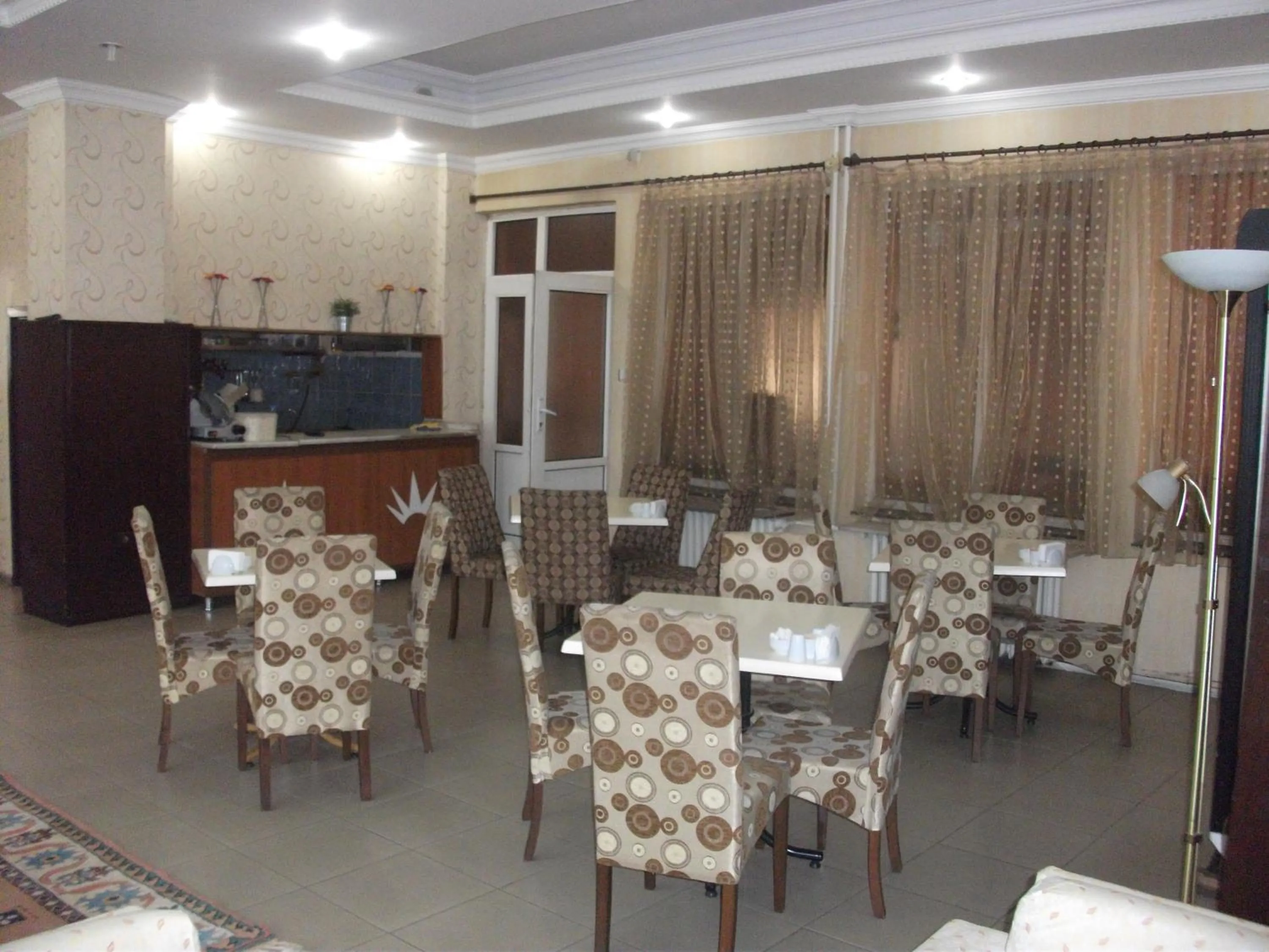 Restaurant/places to eat in Tac Hotel