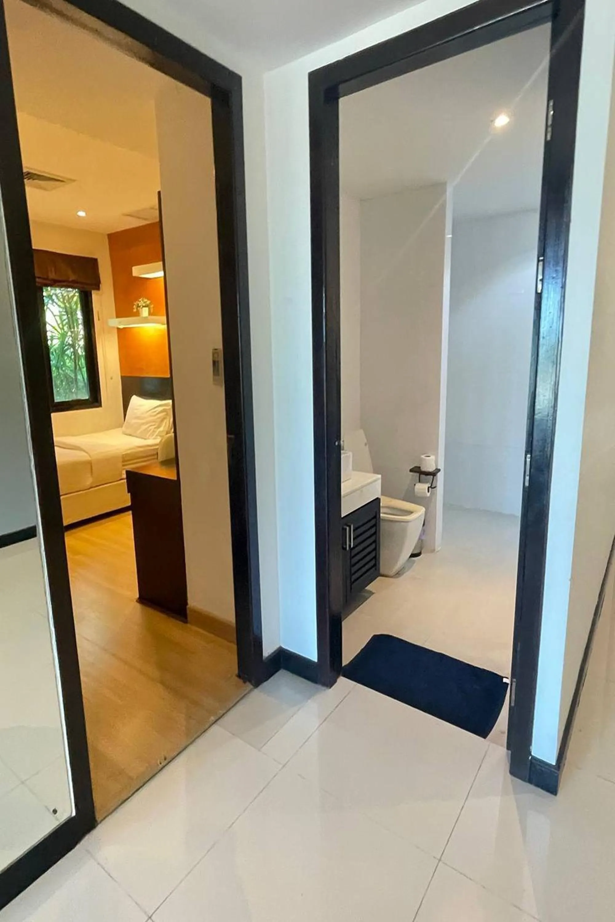 Bathroom, Bed in Kamala Villa Hill