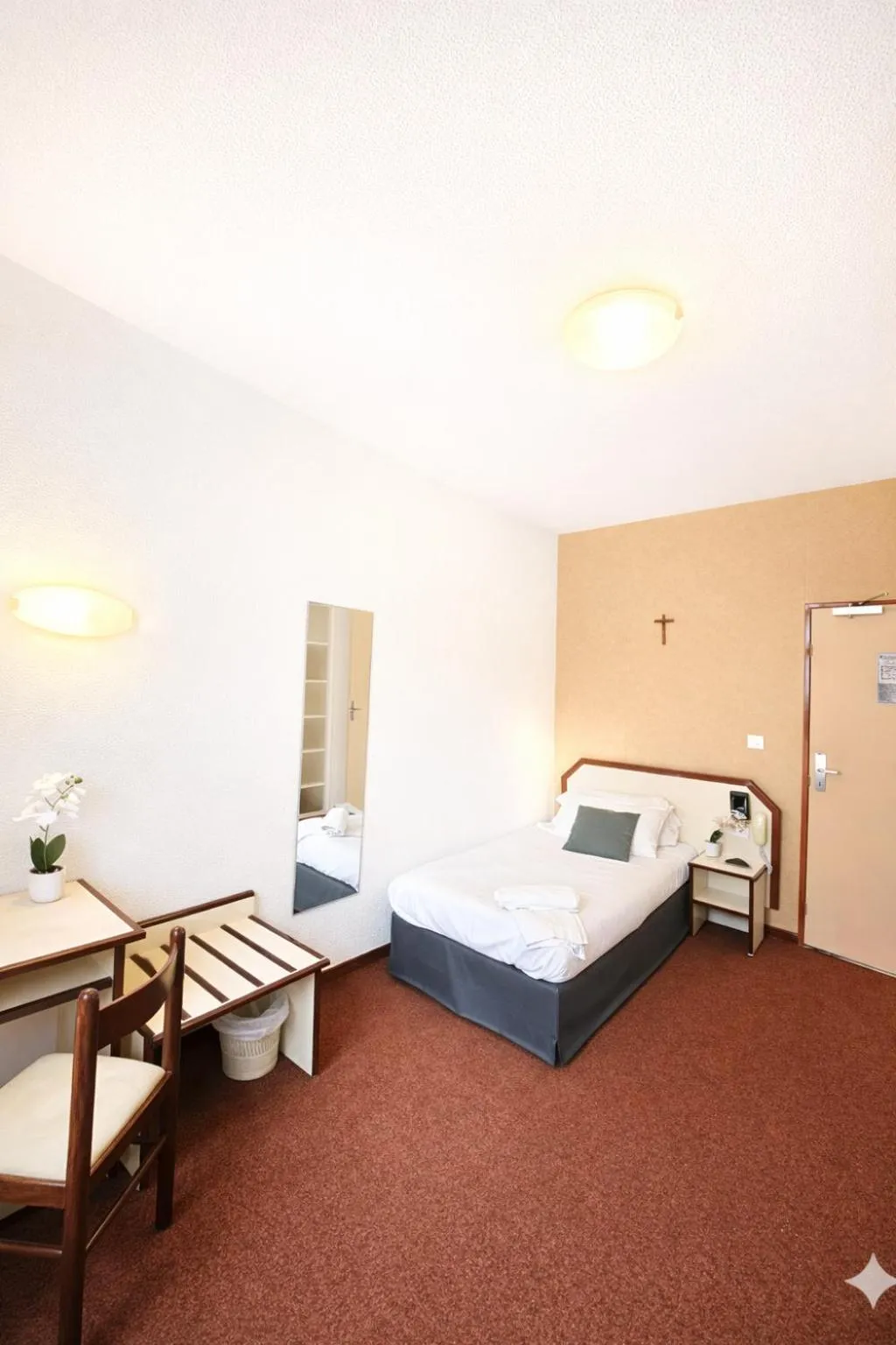 Photo of the whole room, Bed in Hôtel Myosotis