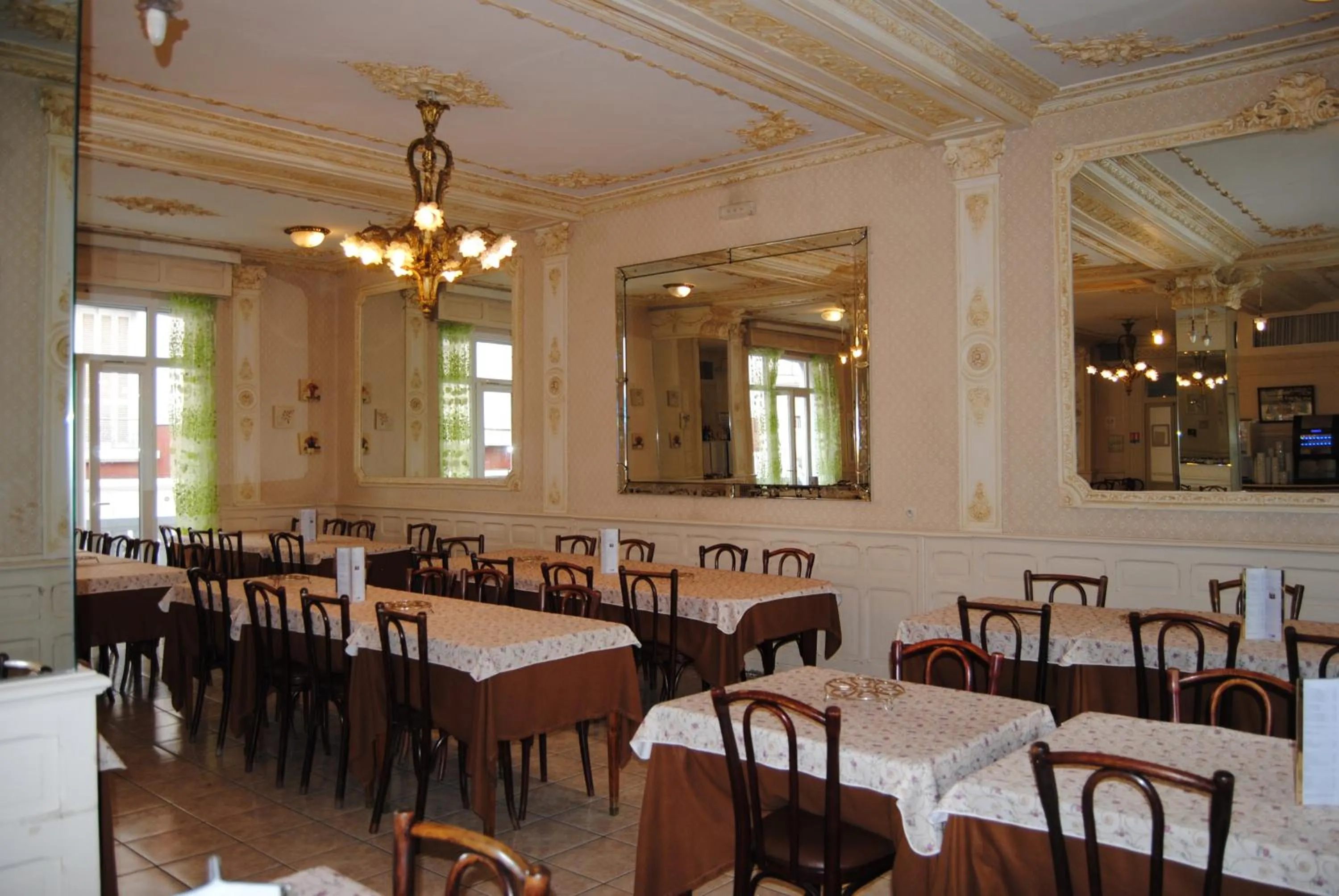 Restaurant/places to eat in Hôtel Myosotis