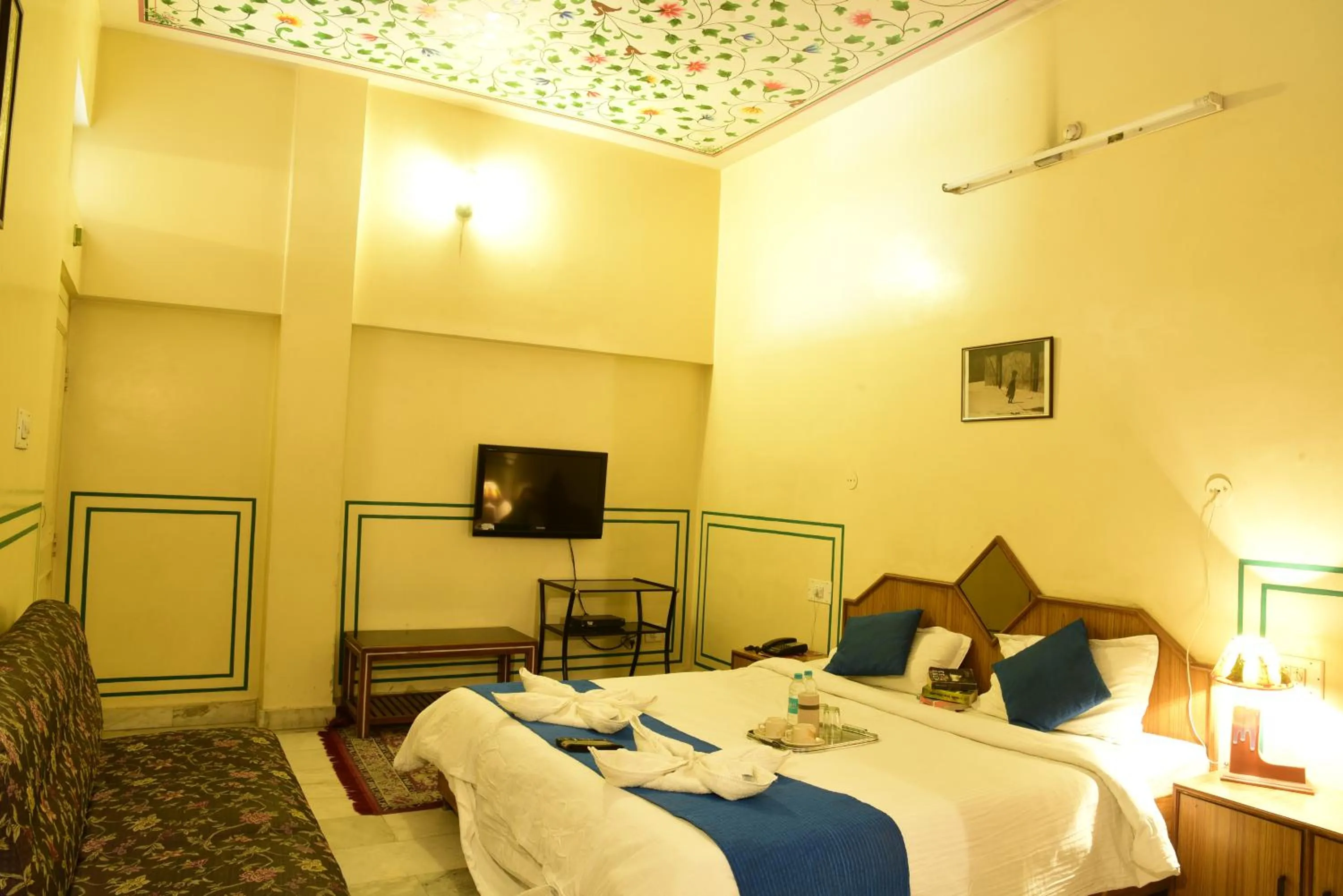 Shower in Hotel Bani Park Palace