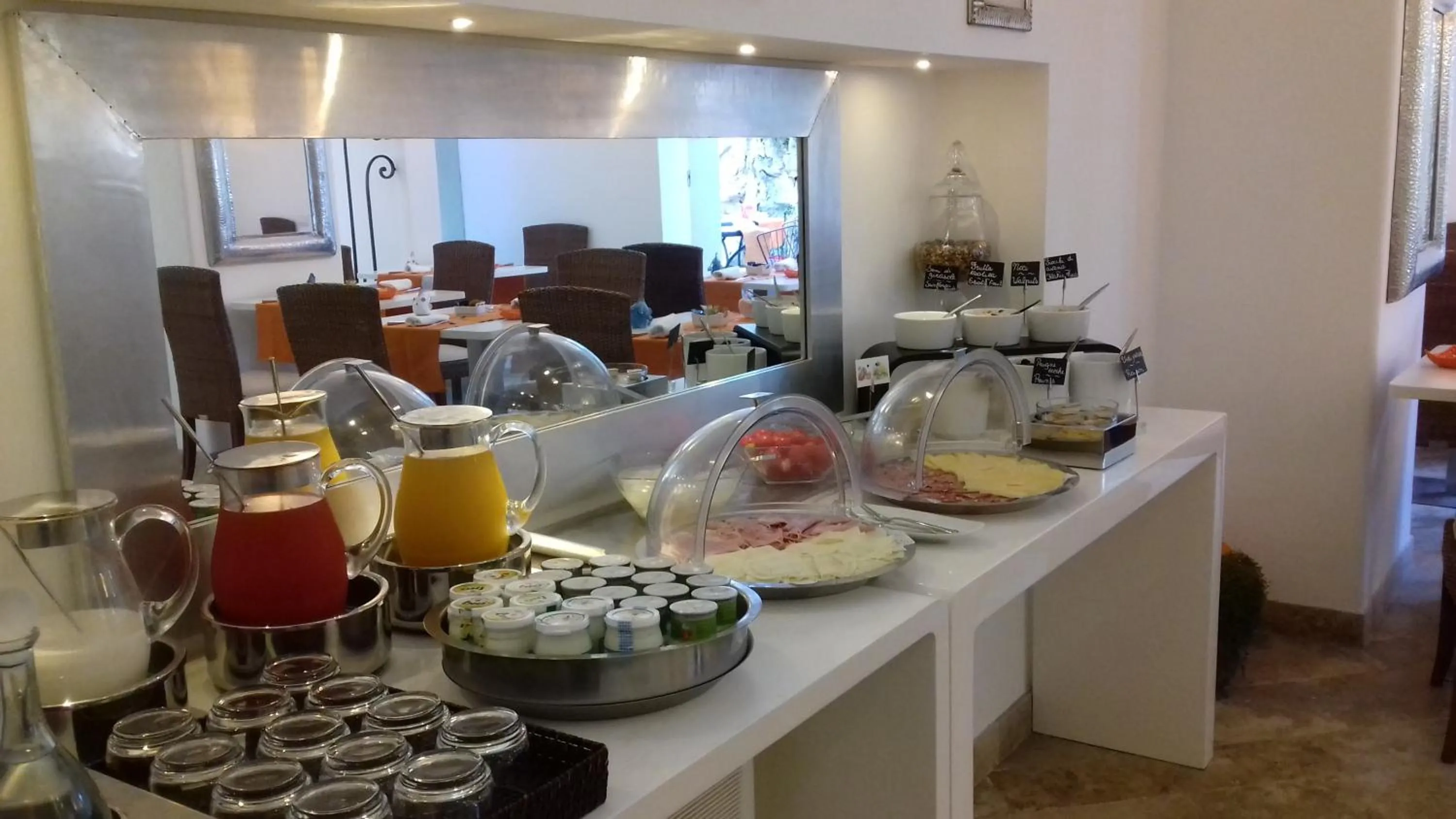 Food and drinks in Hotel Orsa Maggiore