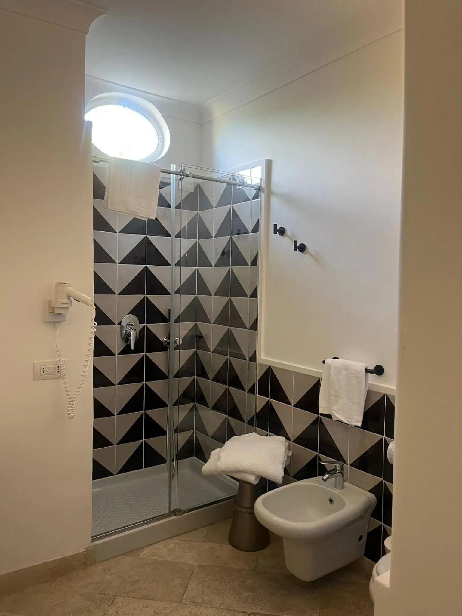 Shower in Hotel Orsa Maggiore