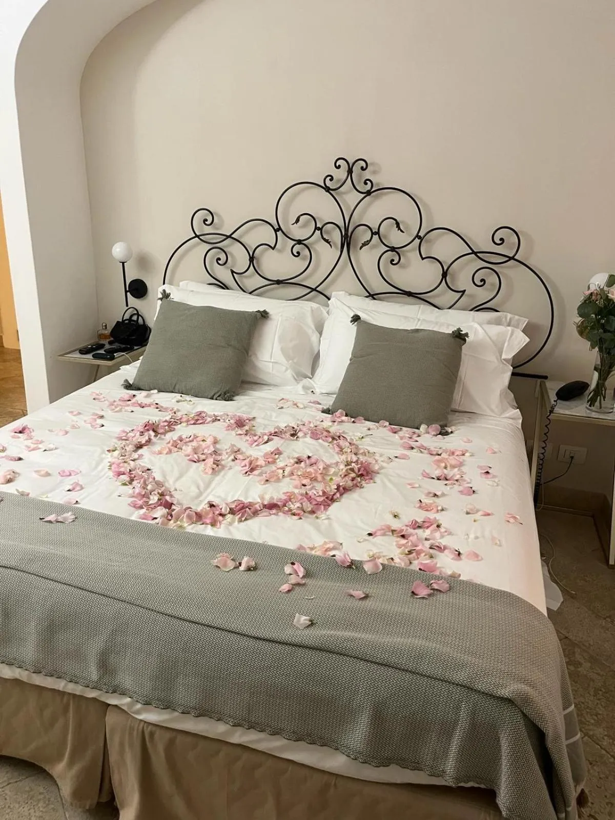 Property building, Bed in Hotel Orsa Maggiore