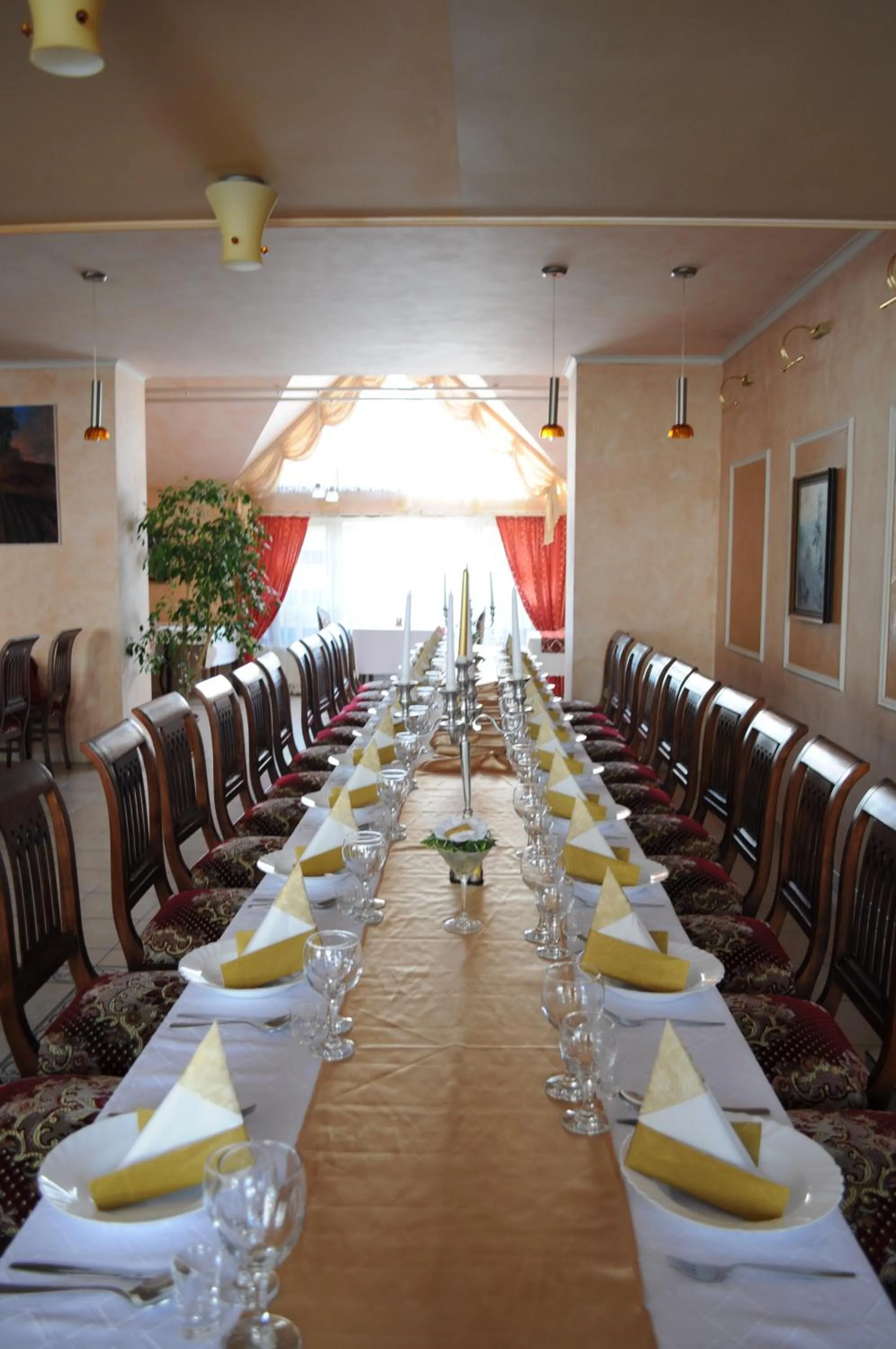 Restaurant/places to eat in Hotel Mladosť