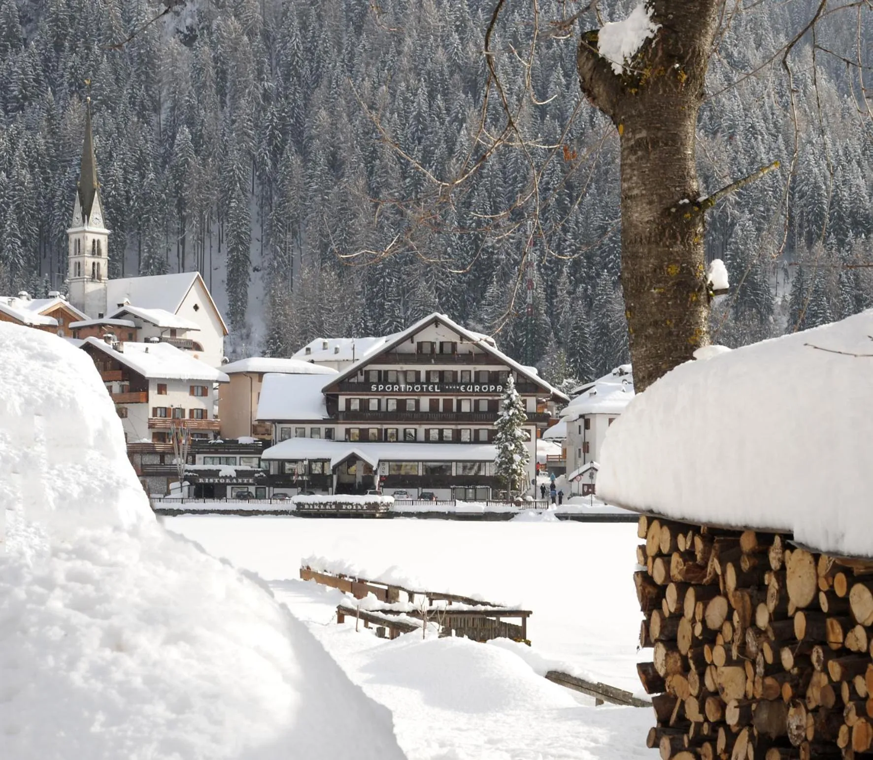 Property building in Sporthotel Europa Sul Lago