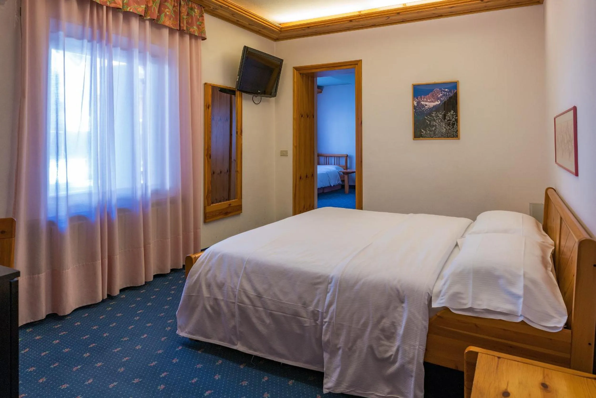 Photo of the whole room, Bed in Sporthotel Europa Sul Lago