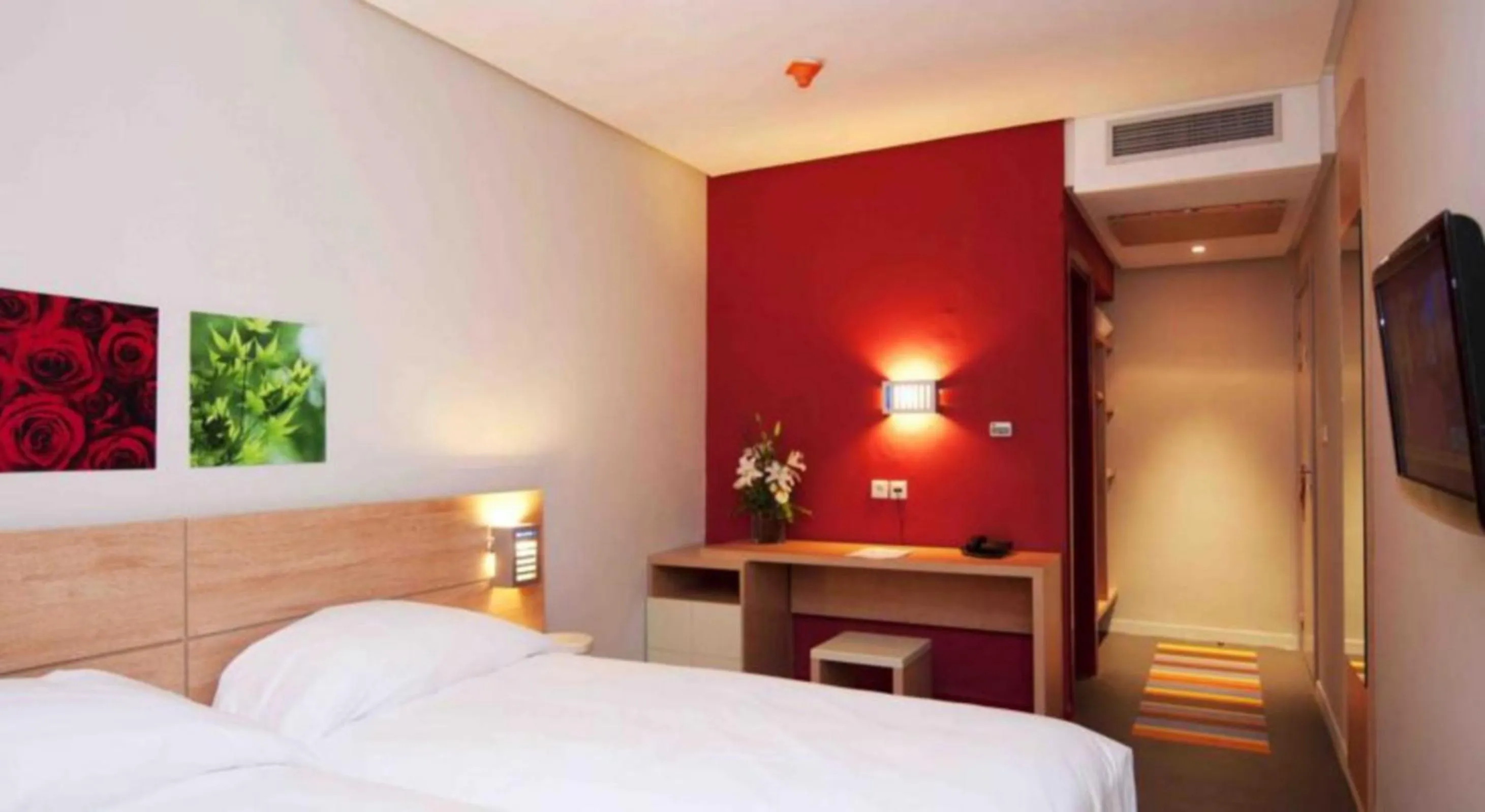 Photo of the whole room, Bed in Manzil Hotel