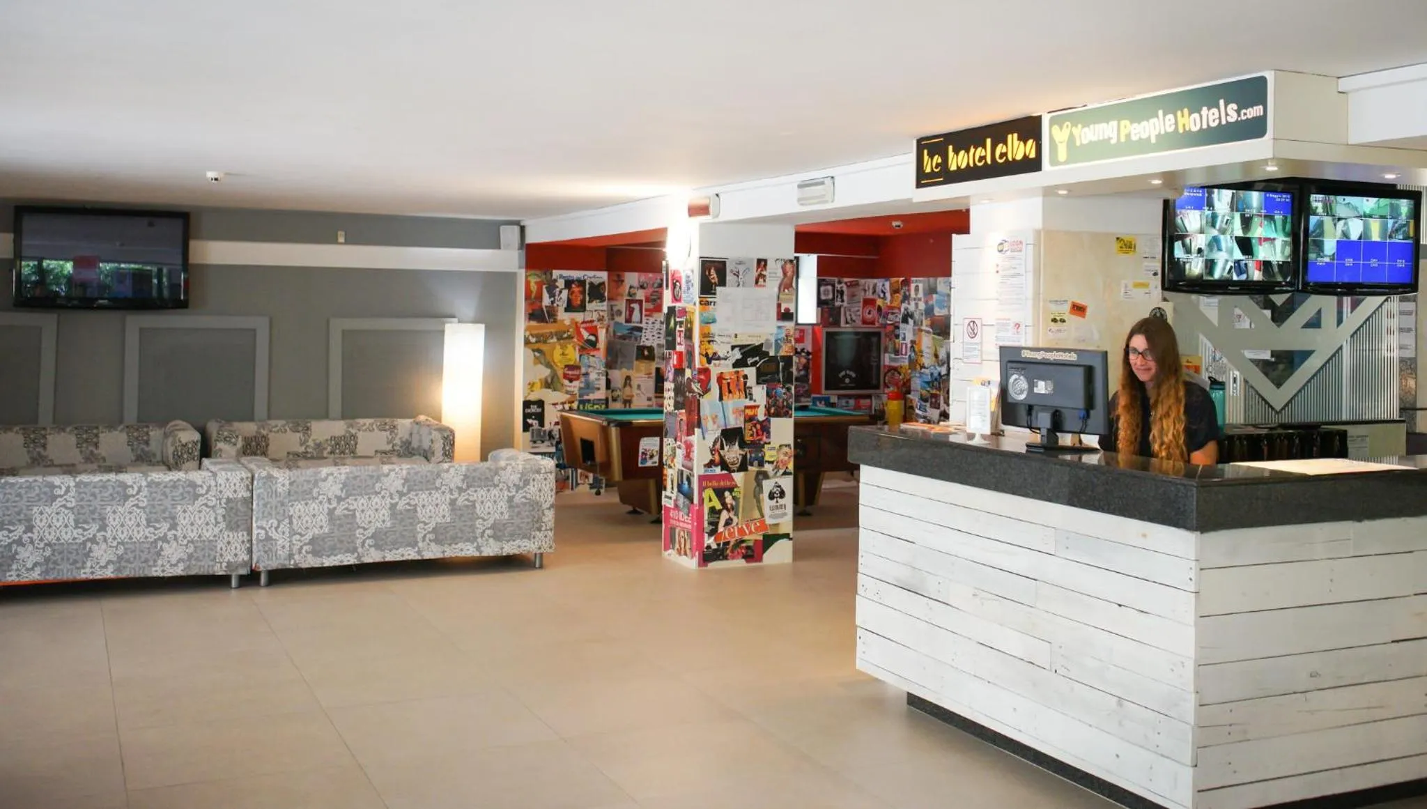 Communal lounge/ TV room in Hotel Elba