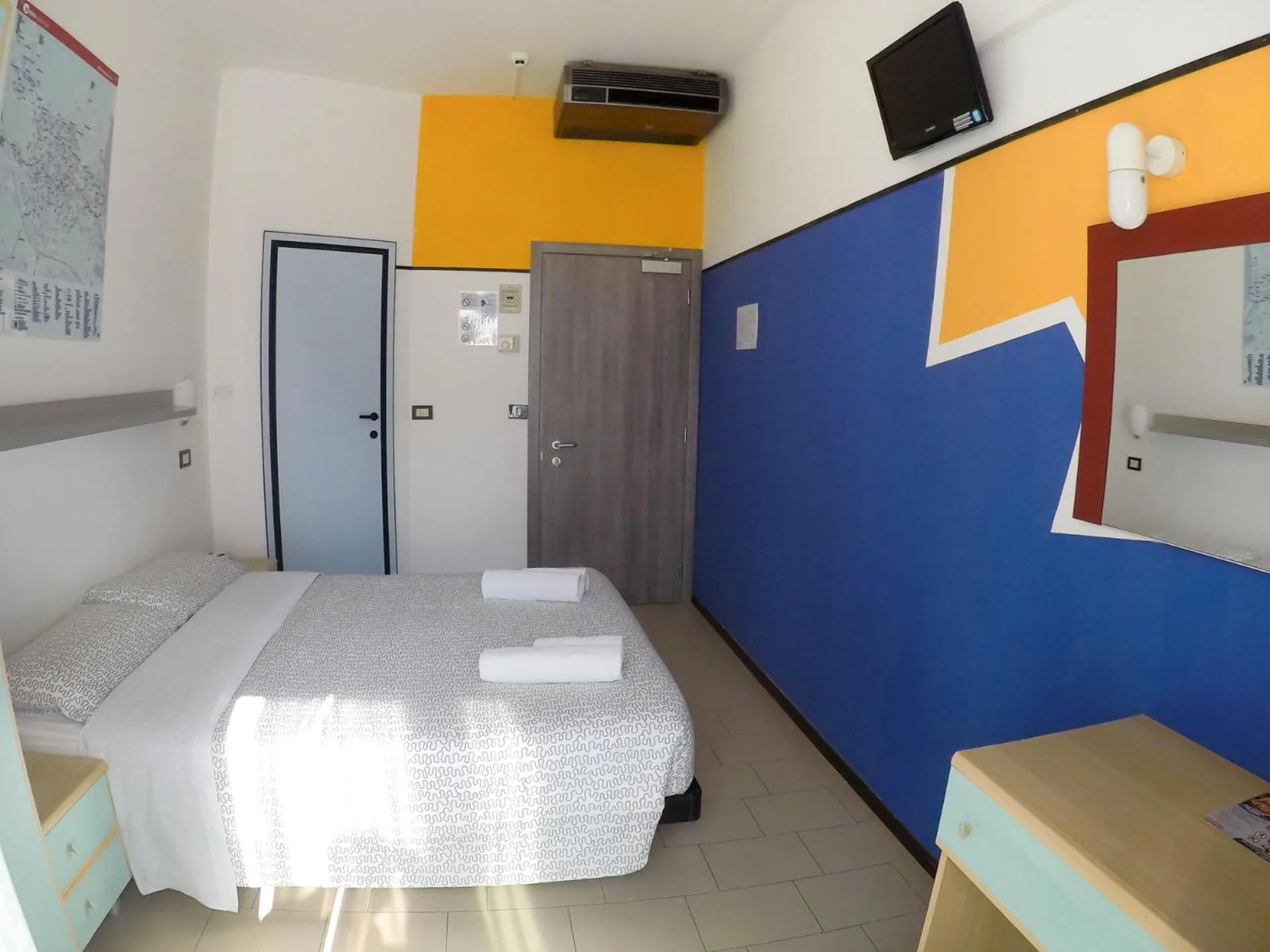 TV and multimedia, Bed in Hotel Elba