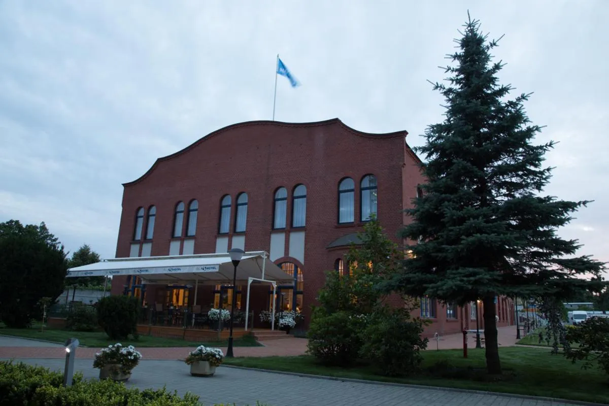 Property building in Glas-Hotel 4*