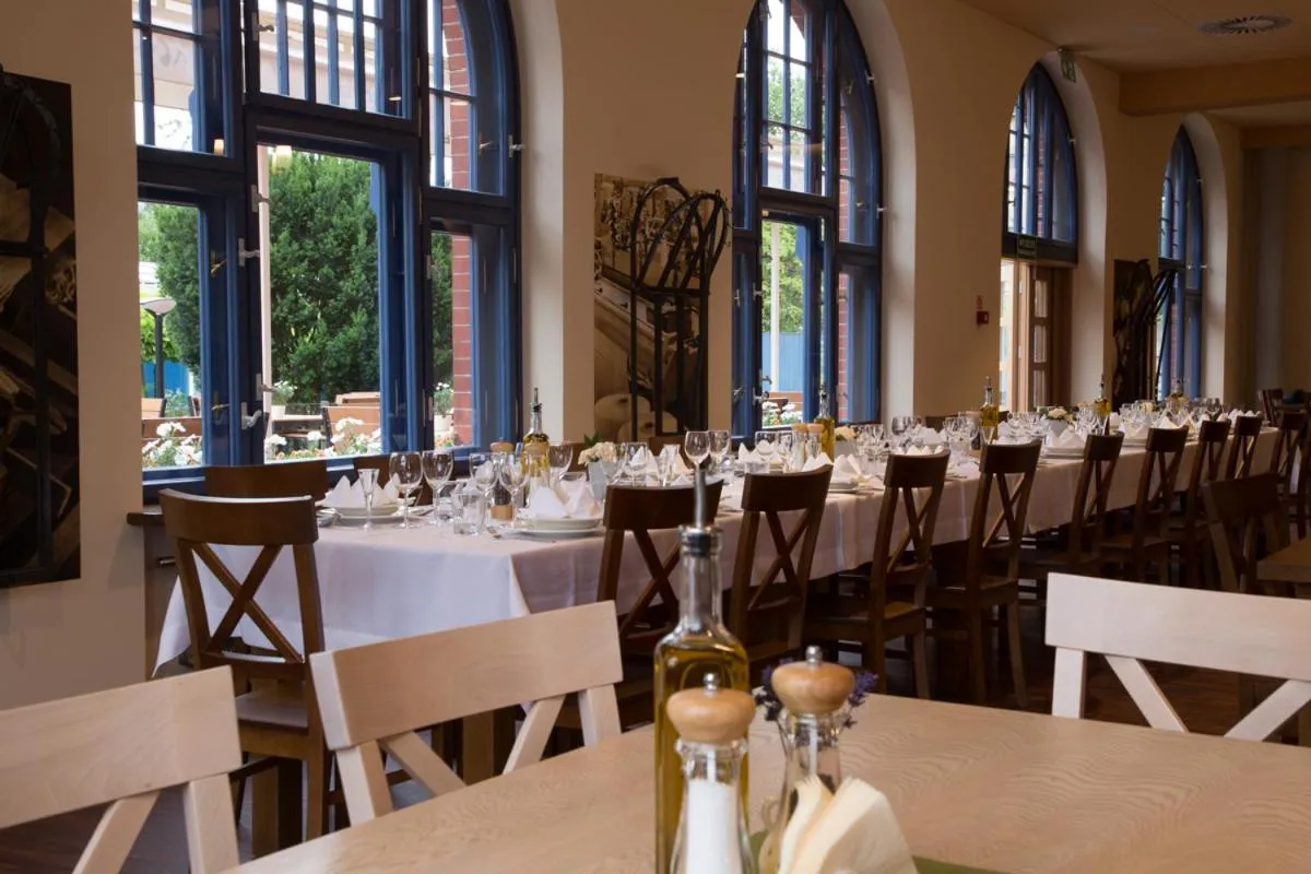 Restaurant/places to eat in Glas-Hotel 4*