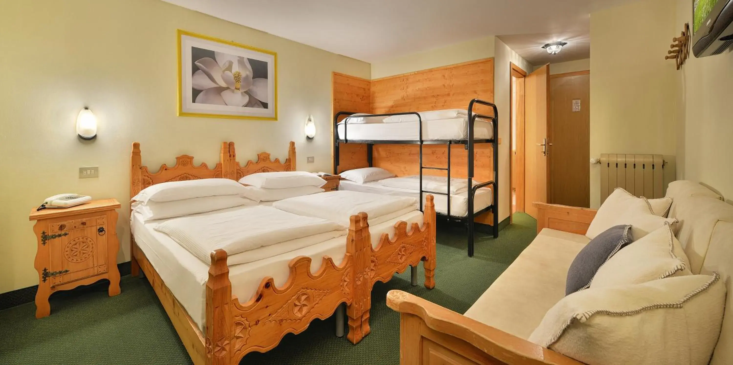 Standard Quadruple Room in Hotel Loredana Standard Quadruple Room in Hotel Loredana