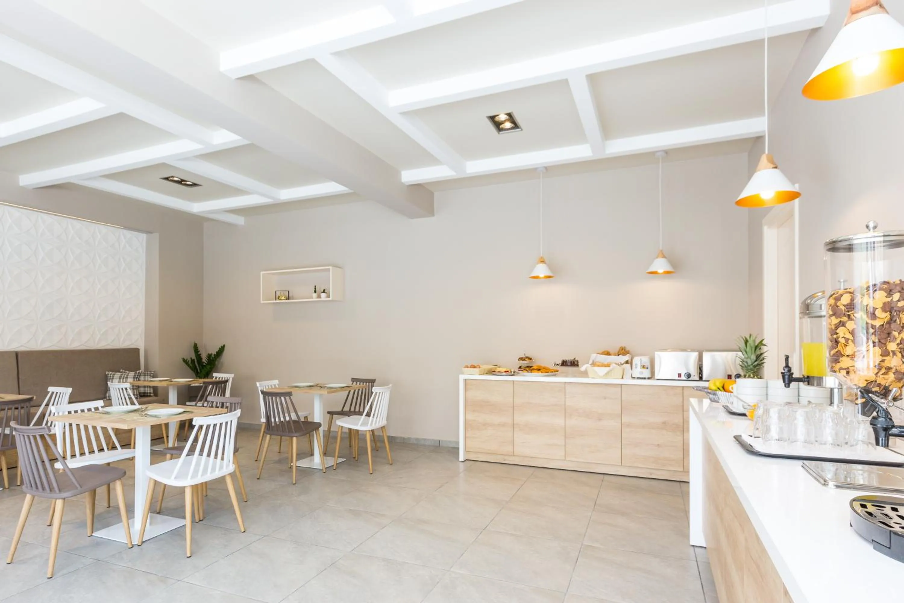 Restaurant/places to eat in Amalia Apartments