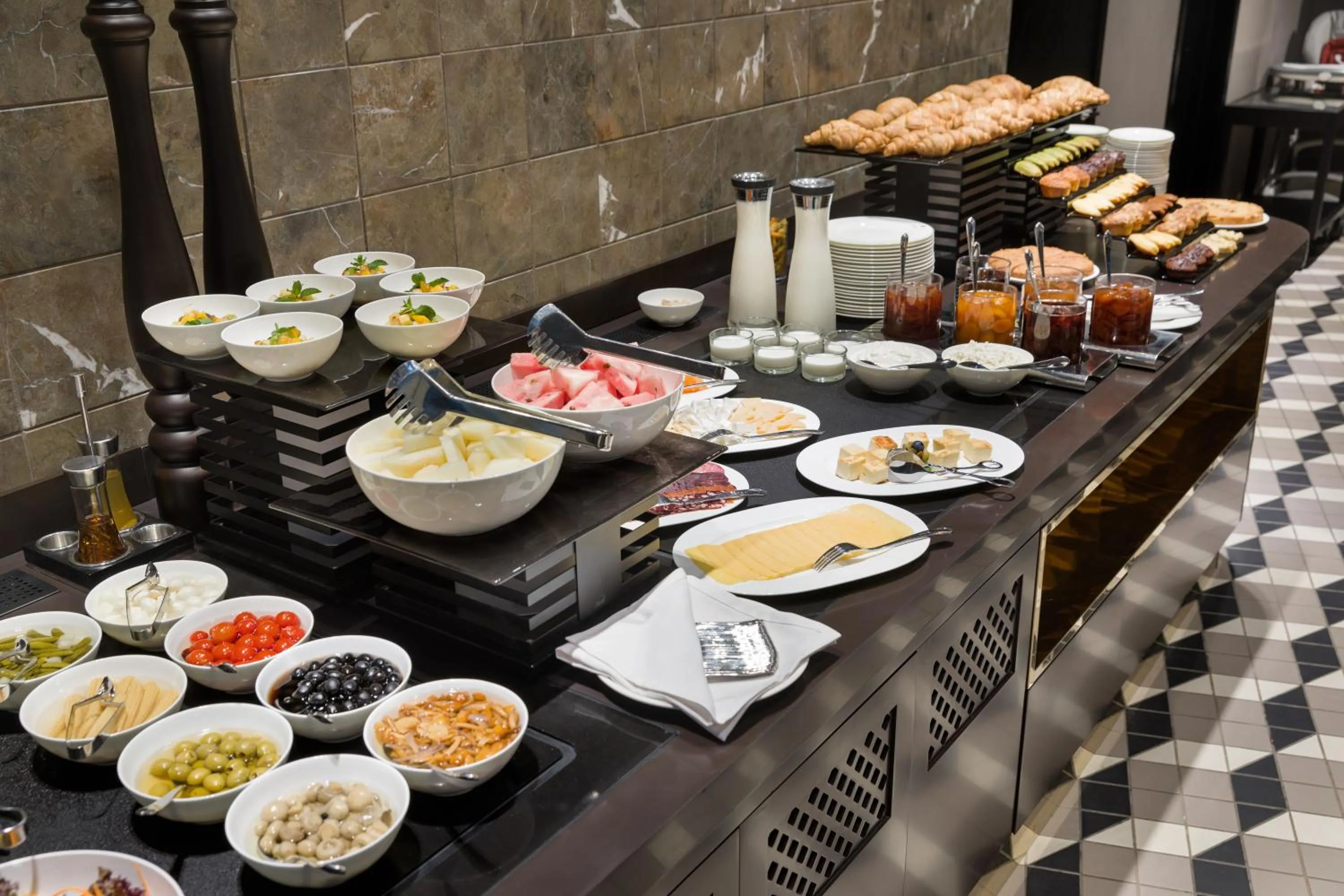Buffet breakfast in BANKHOTEL