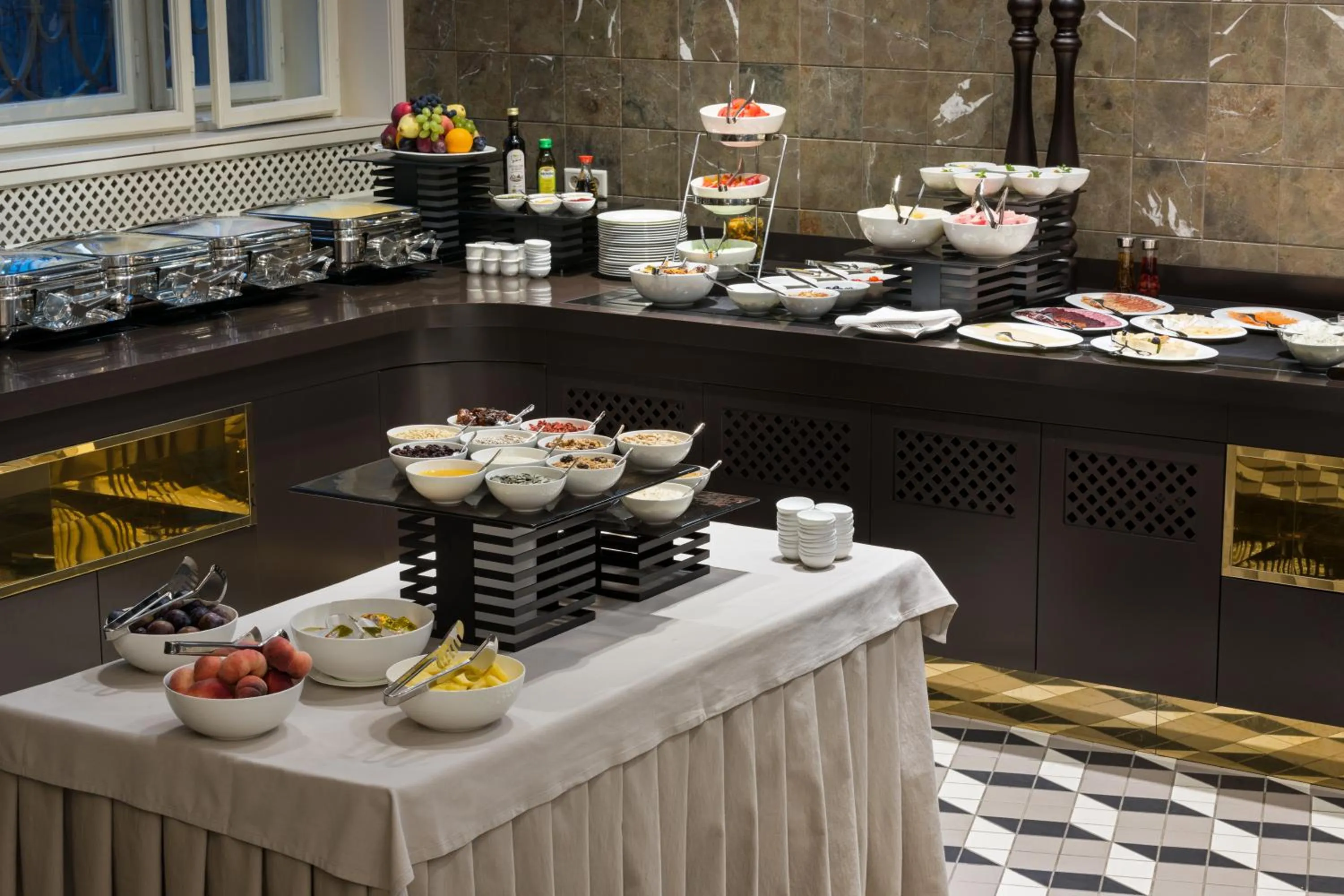 Buffet breakfast in BANKHOTEL