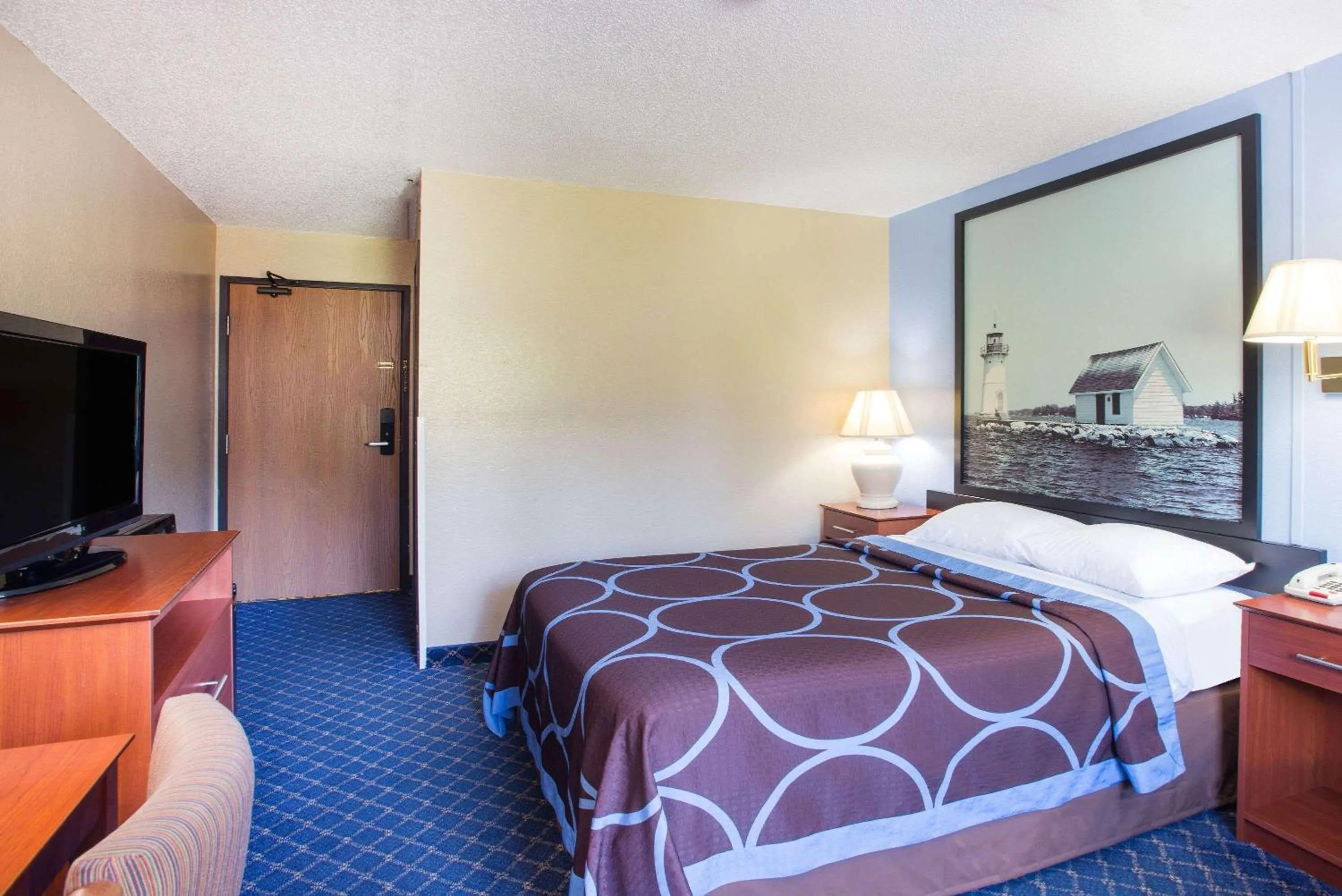 Photo of the whole room, Bed in Super 8 by Wyndham Massena NY