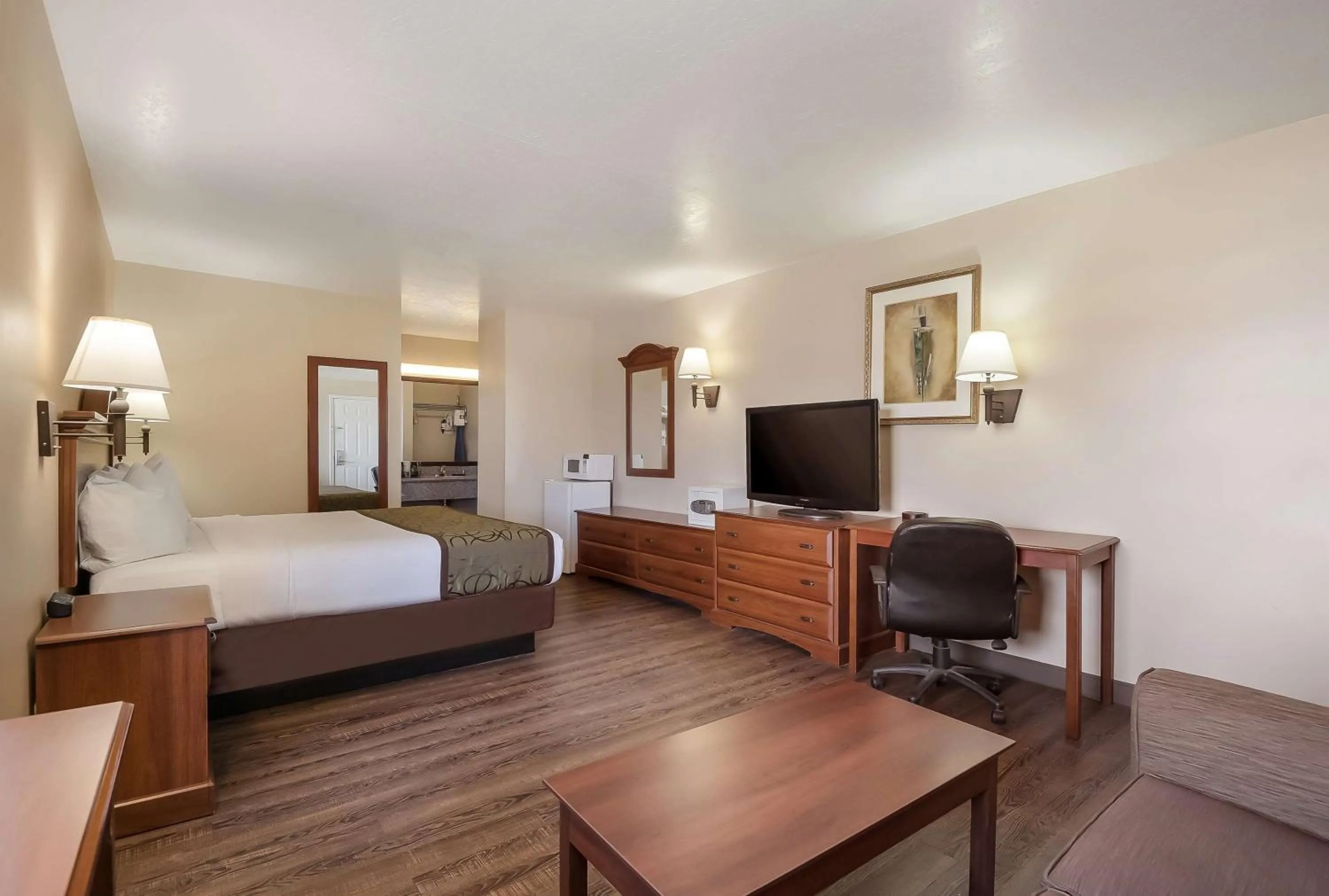 Photo of the whole room, Bed in SureStay Hotel by Best Western Fernley