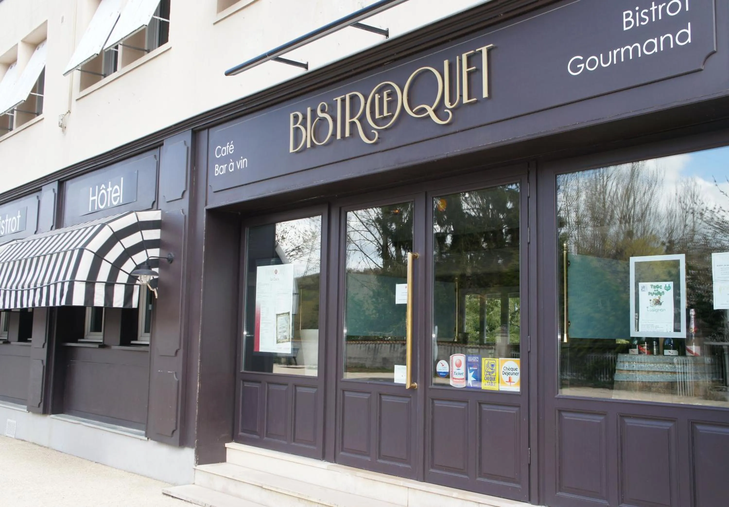 Facade/entrance in Le Bistroquet