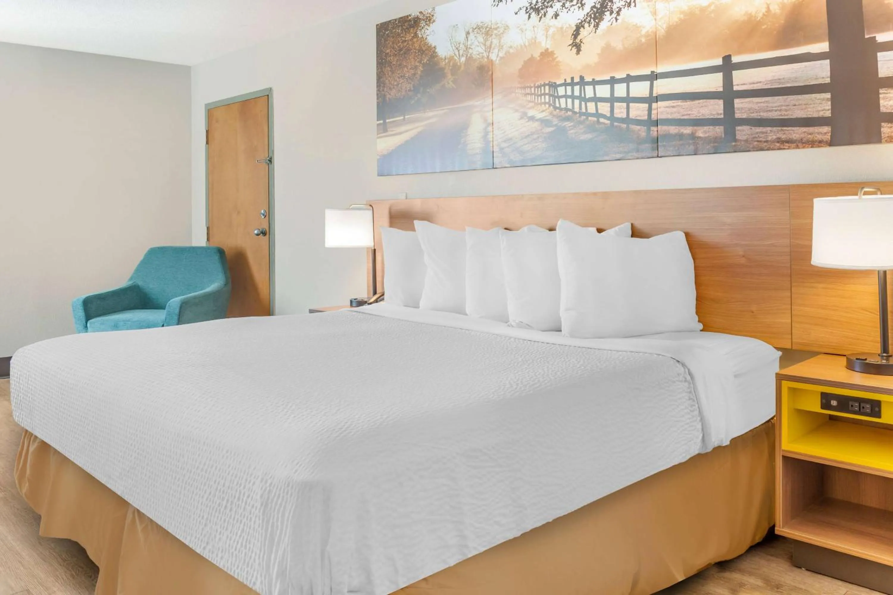 Photo of the whole room, Bed in Days Inn & Suites by Wyndham Rocky Mount Golden East