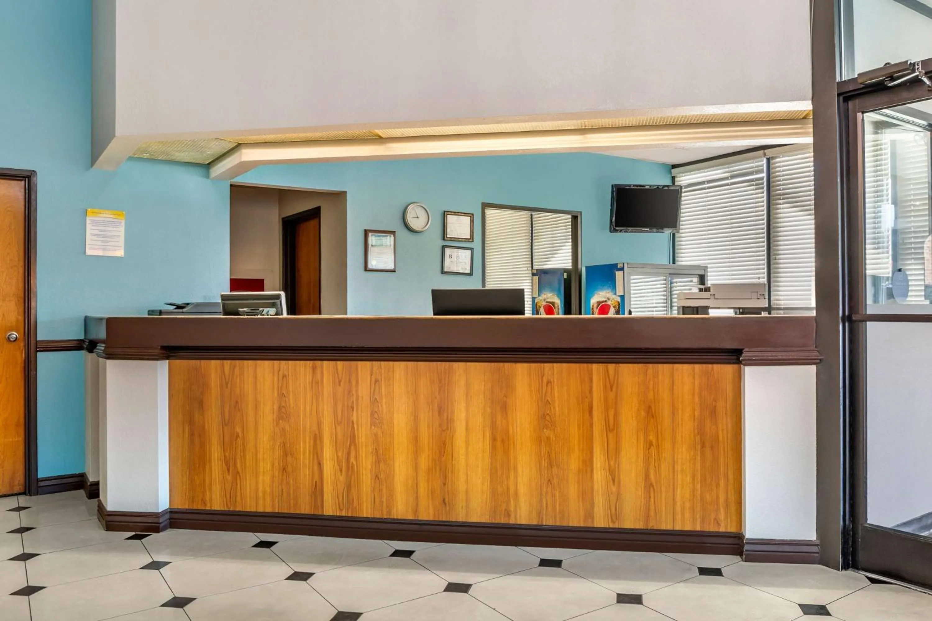 Lobby or reception in Days Inn & Suites by Wyndham Rocky Mount Golden East