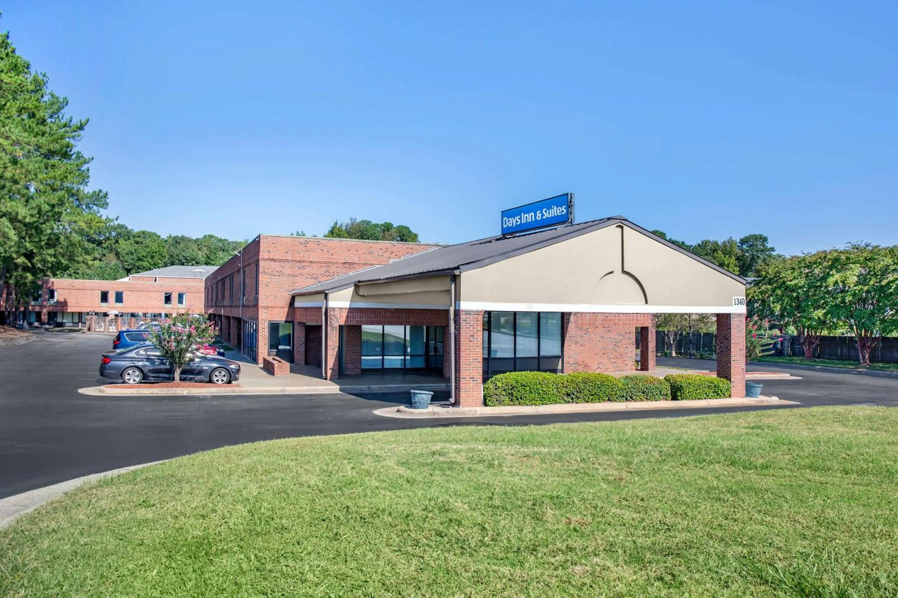 Property building in Days Inn & Suites by Wyndham Rocky Mount Golden East