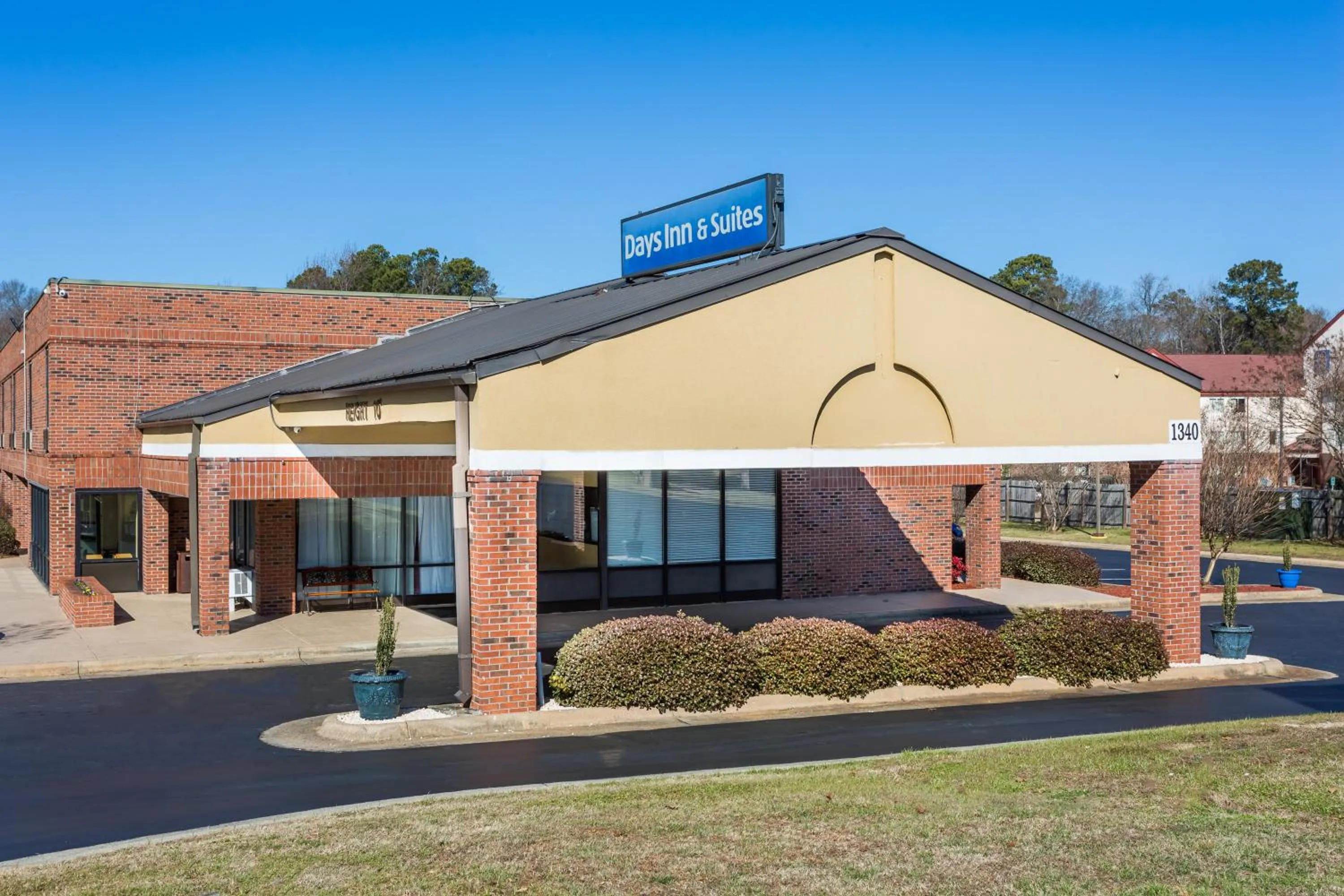 Property building in Days Inn & Suites by Wyndham Rocky Mount Golden East