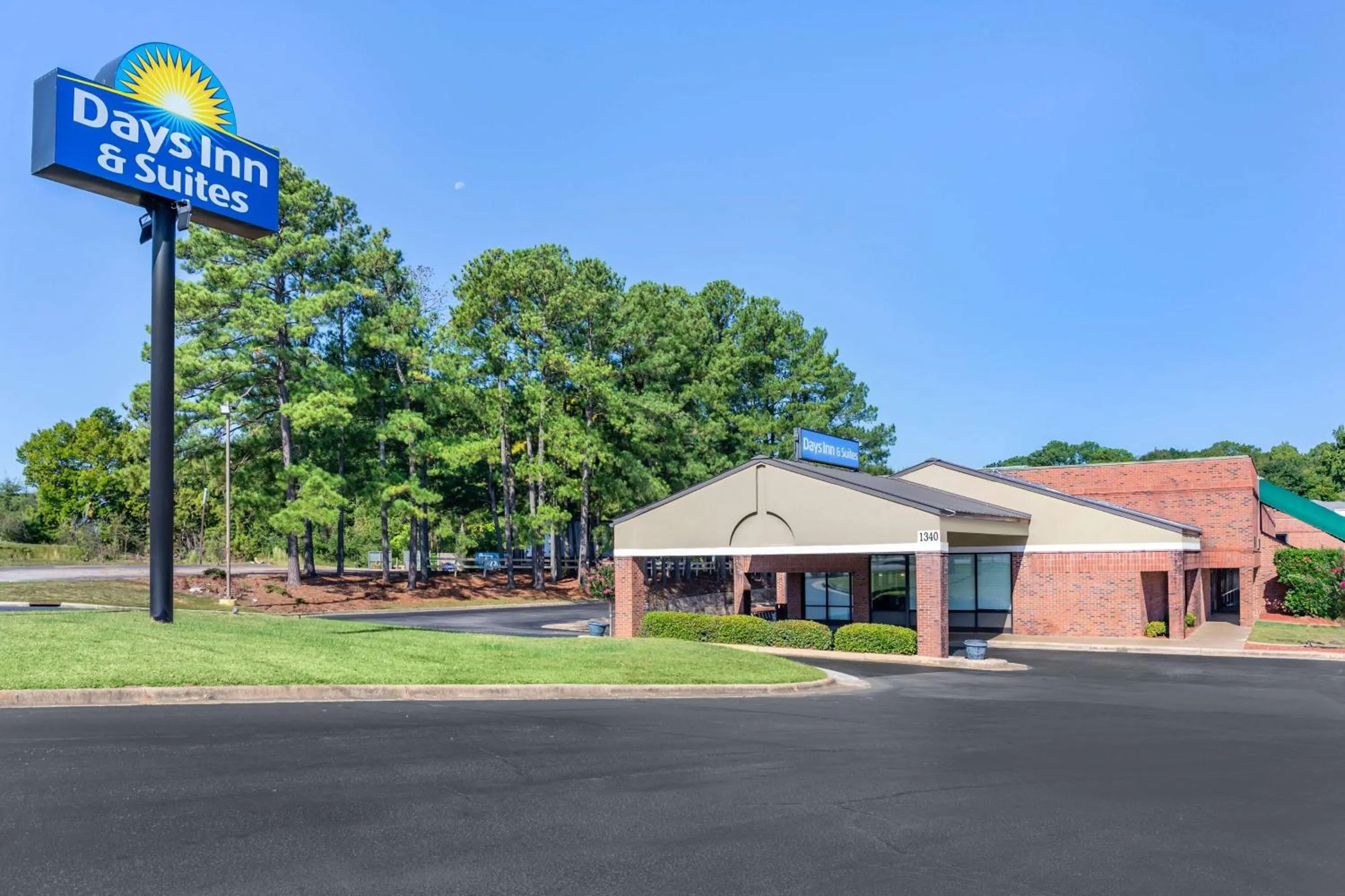 Property building in Days Inn & Suites by Wyndham Rocky Mount Golden East