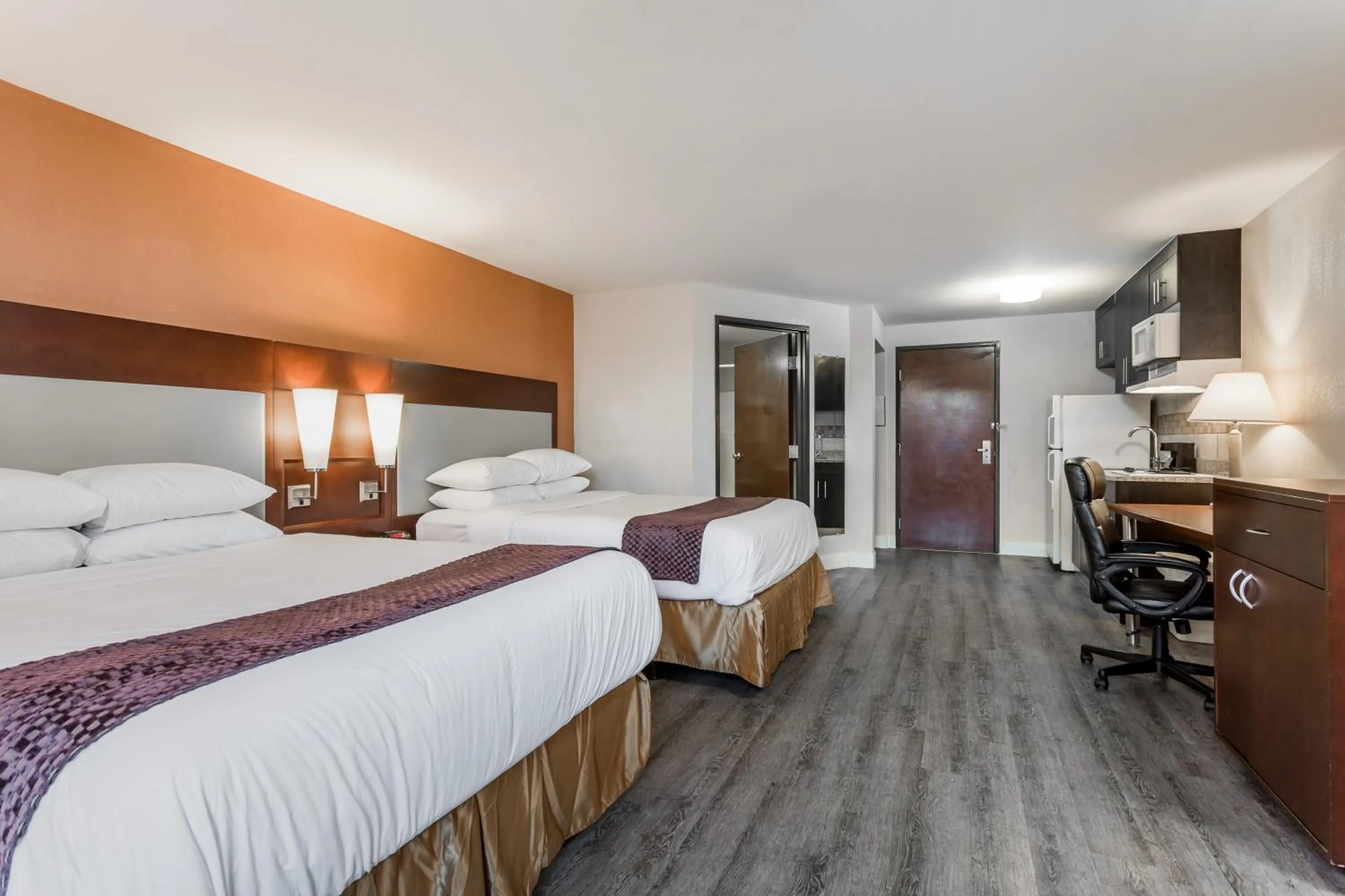 Photo of the whole room, Bed in Days Inn & Suites by Wyndham Rocky Mount Golden East