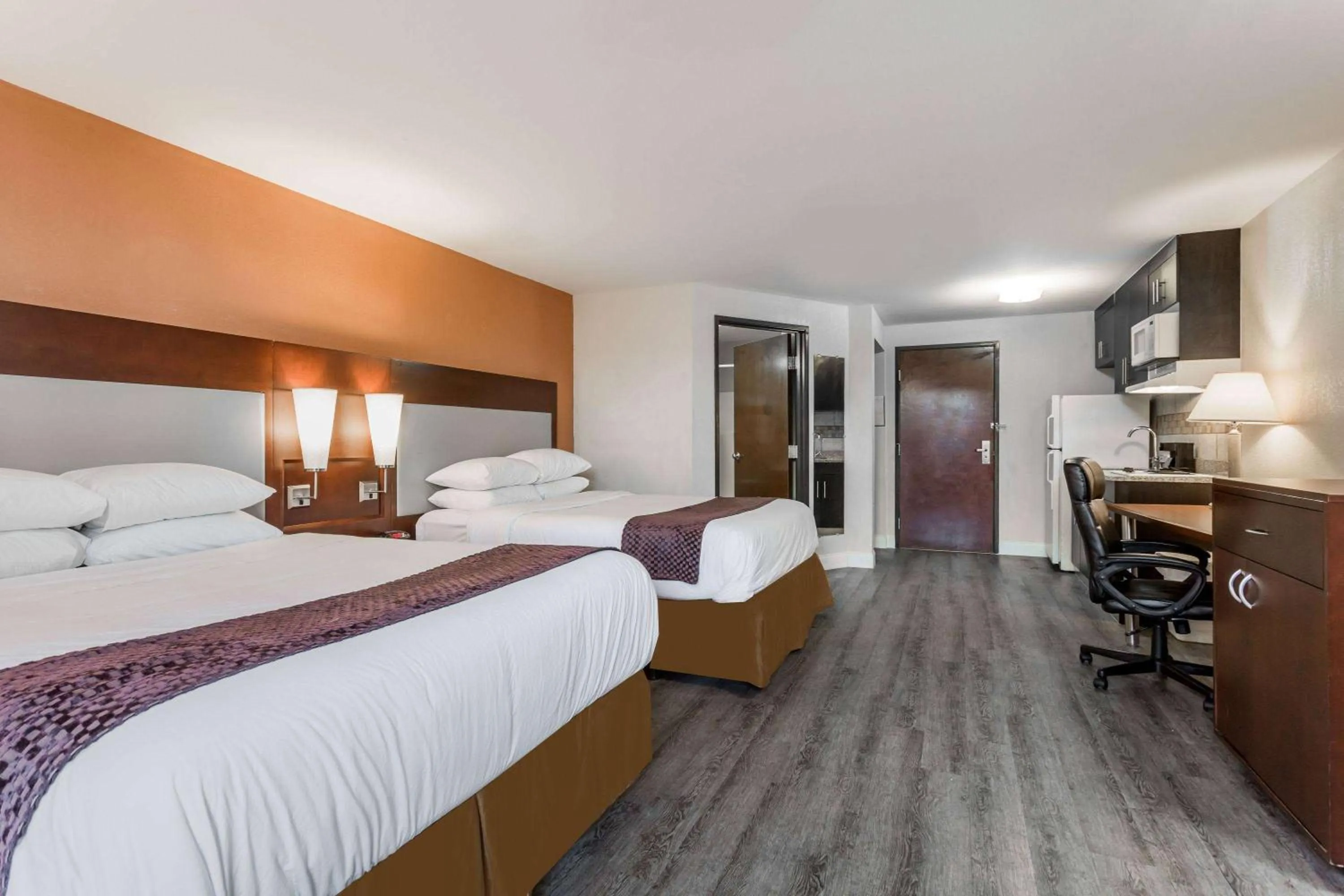 Photo of the whole room, Bed in Days Inn & Suites by Wyndham Rocky Mount Golden East