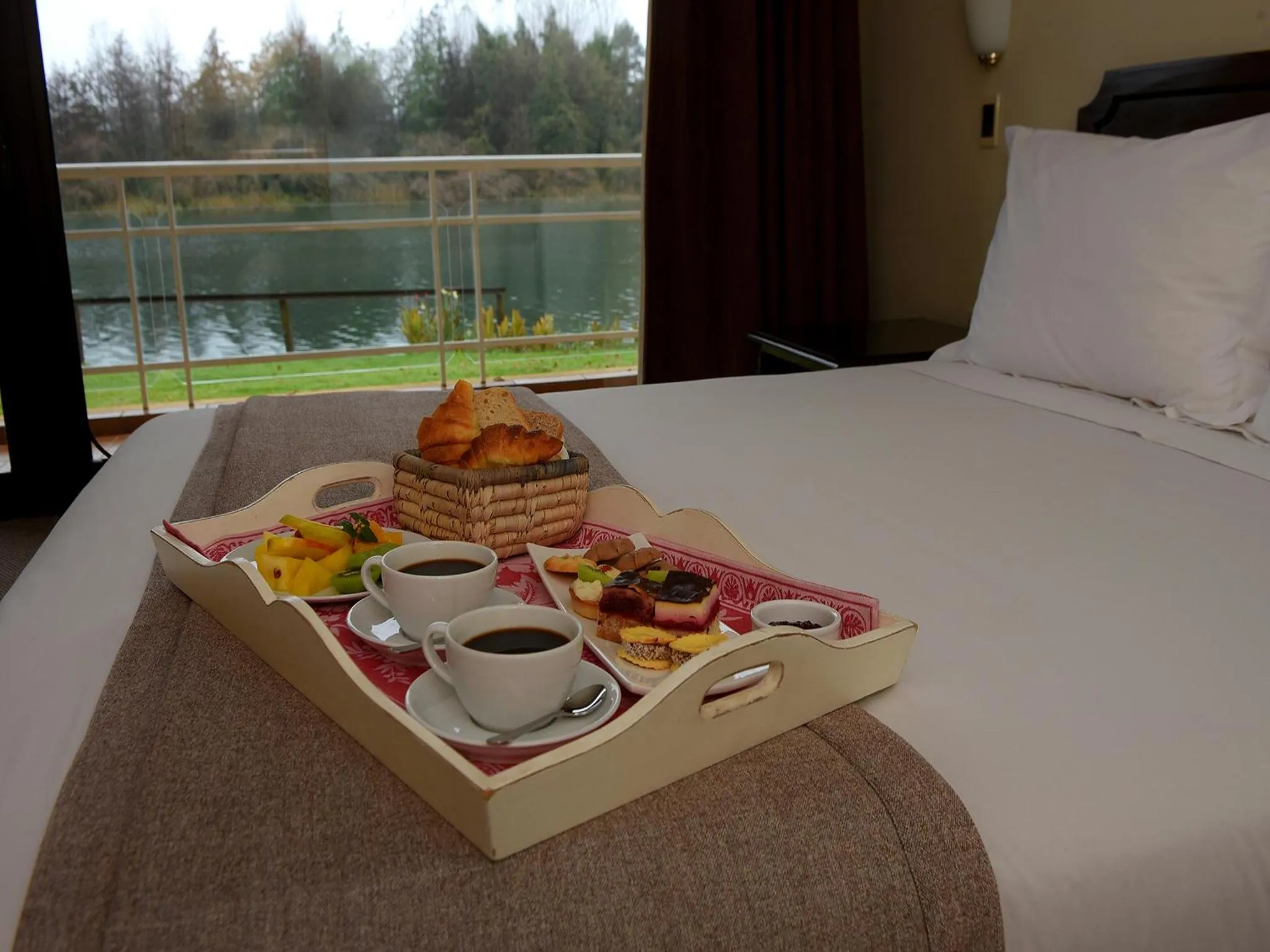 Bedroom, Bed in Hotel Naguilan