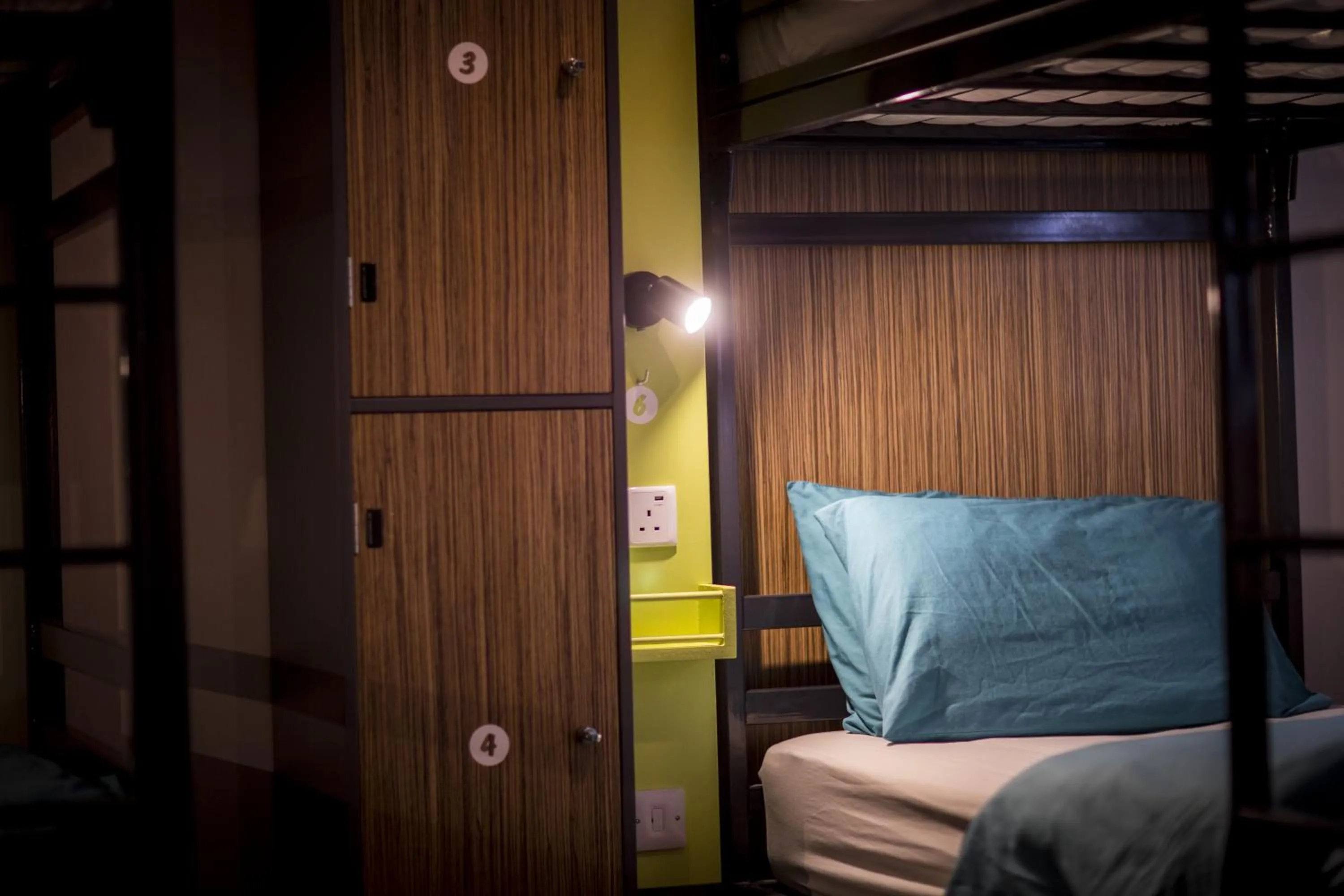 Bedroom, Bed in Kick Ass Greyfriars (18+)