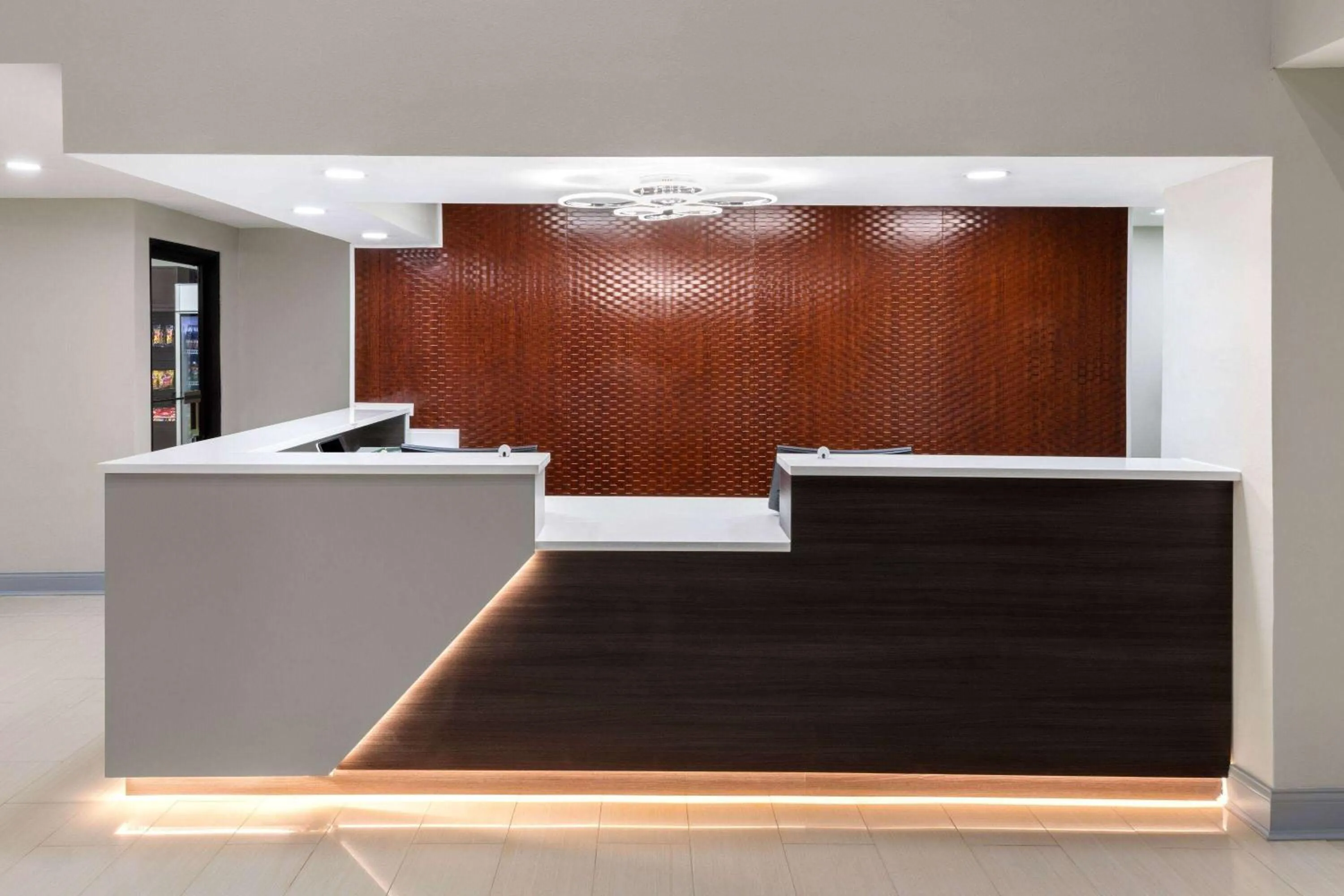 Lobby or reception in Wingate by Wyndham Sulphur Near Lake Charles