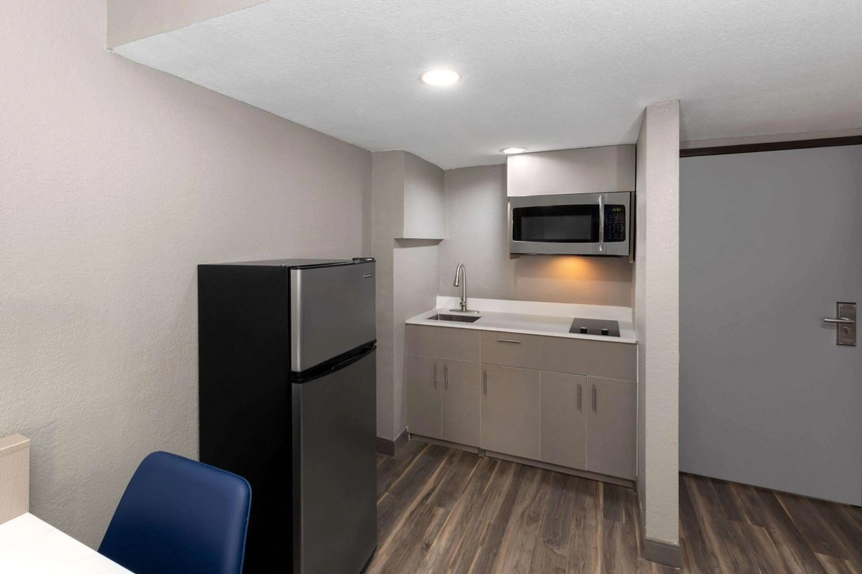 Photo of the whole room in Wingate by Wyndham Sulphur Near Lake Charles