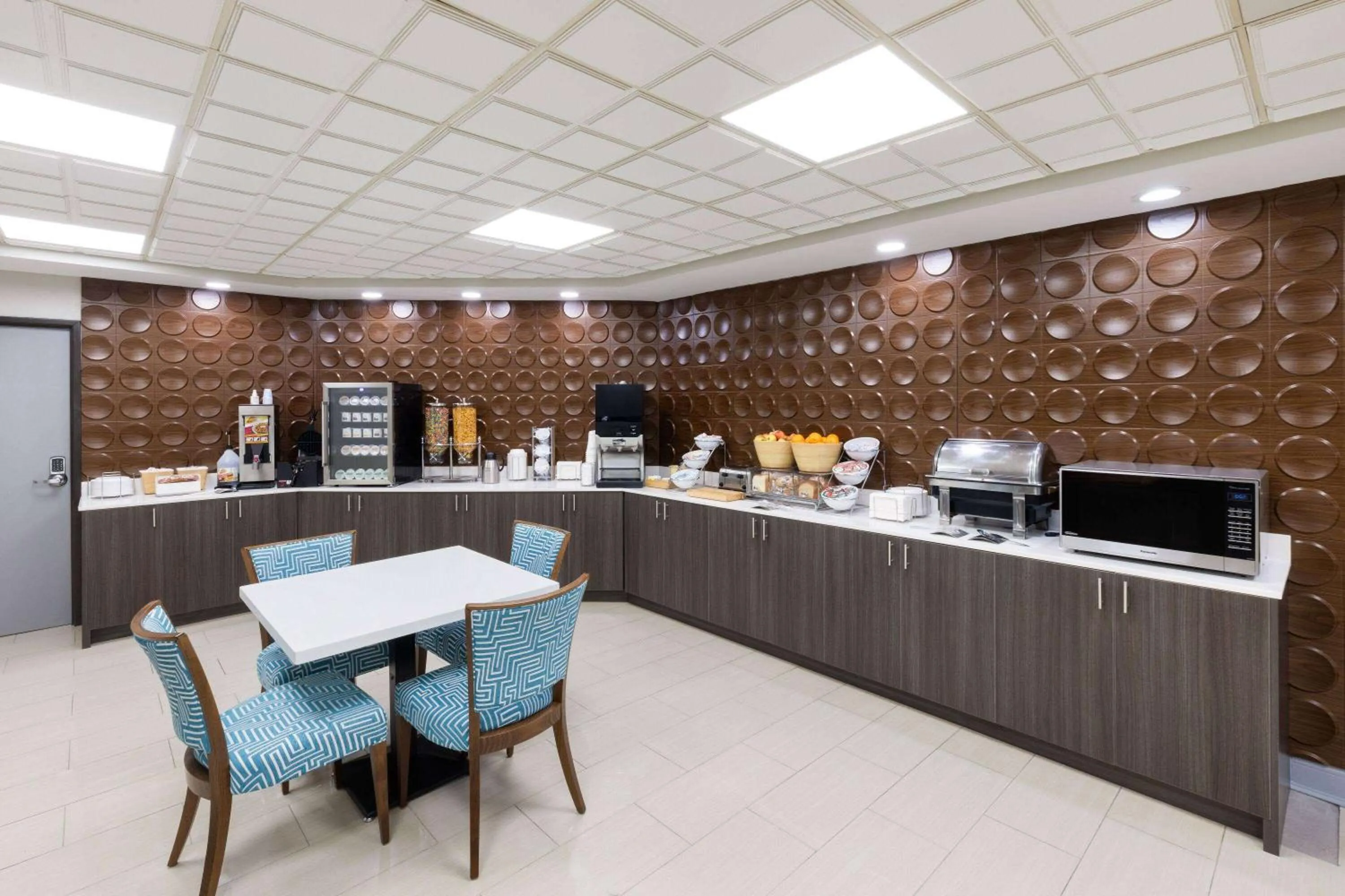 Breakfast in Wingate by Wyndham Sulphur Near Lake Charles