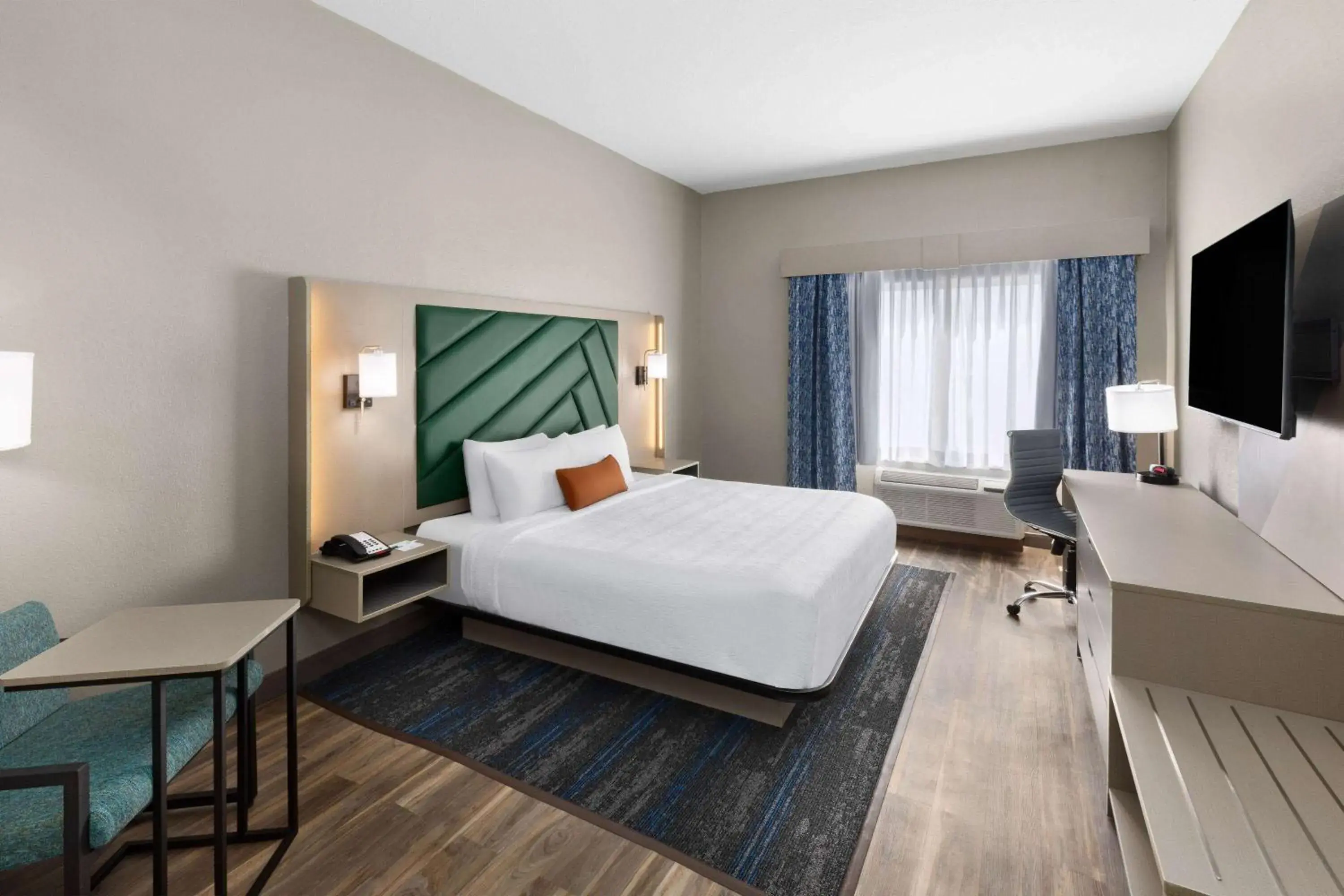 King Room with Roll-In Shower - Mobility/Hearing Accessible - Non-Smoking in Wingate by Wyndham Sulphur Near Lake Charles King Room with Roll-In Shower - Mobility/Hearing Accessible - Non-Smoking in Wingate by Wyndham Sulphur Near Lake Charles