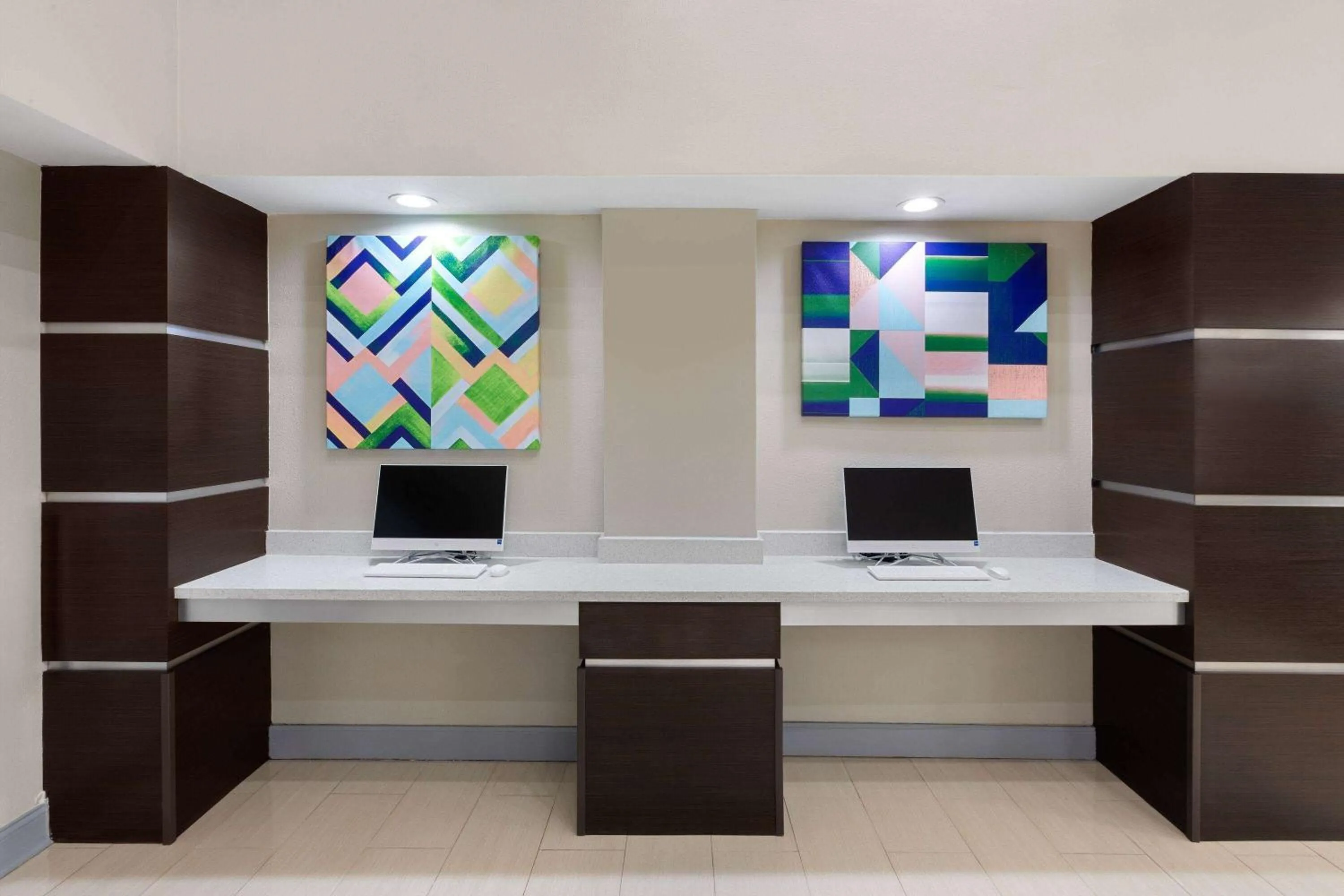 Business facilities in Wingate by Wyndham Sulphur Near Lake Charles