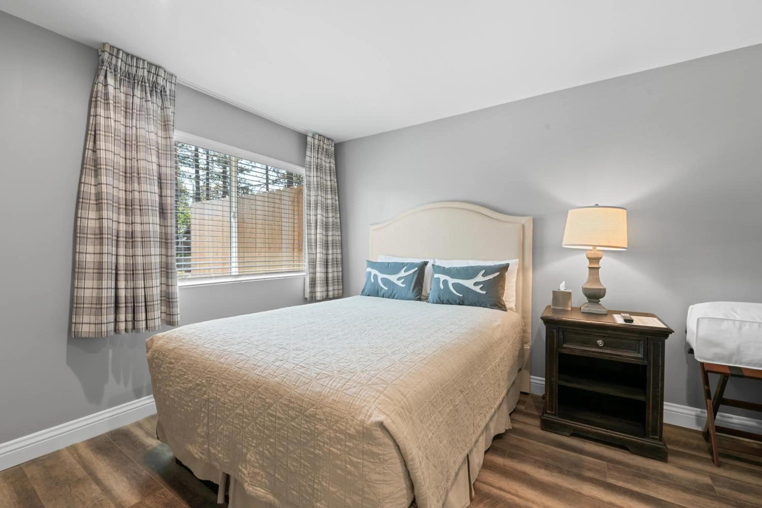 Bedroom, Bed in Big Bear Frontier