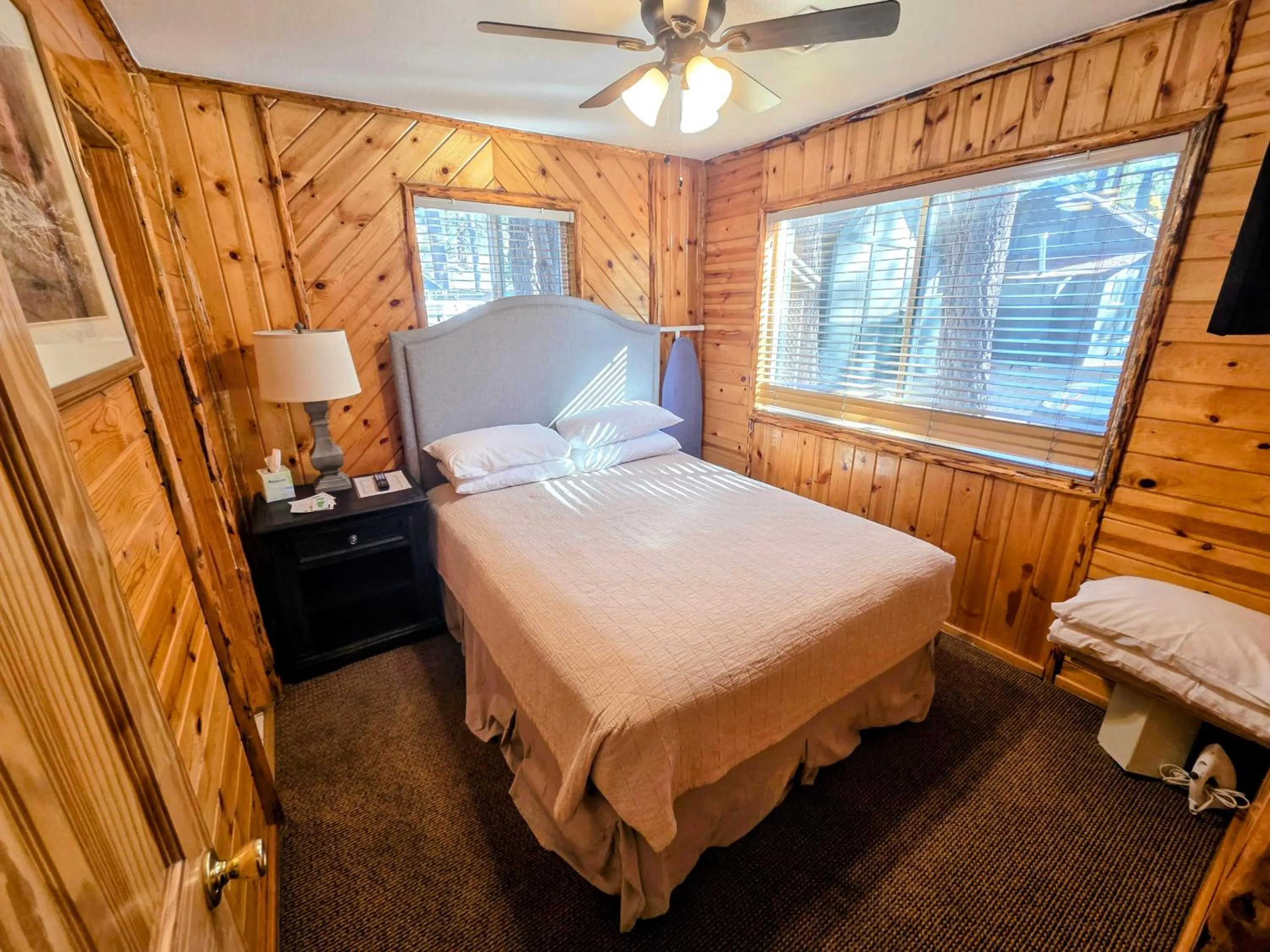 Bedroom, Bed in Big Bear Frontier