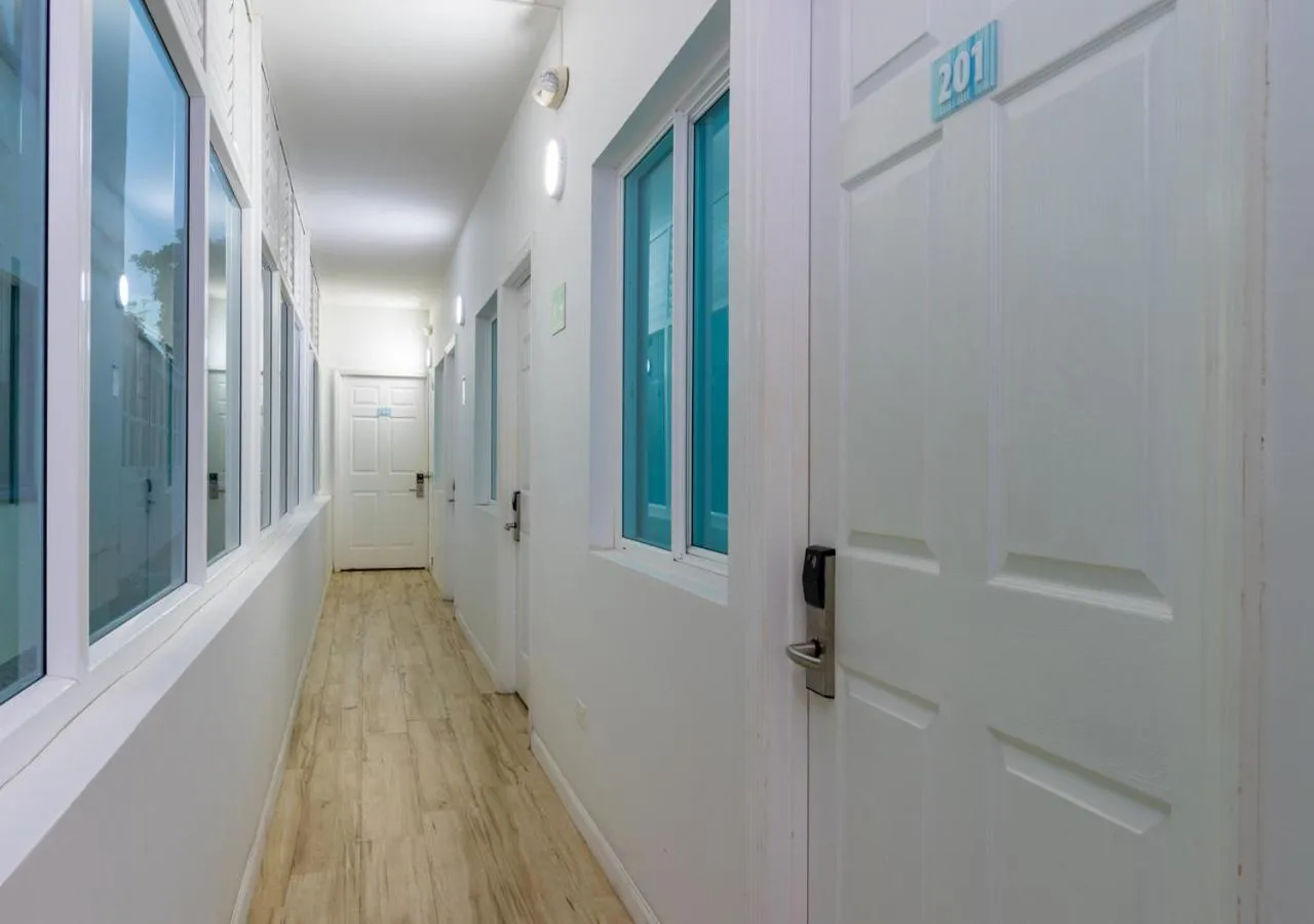 Facade/entrance in Aqualina Inn