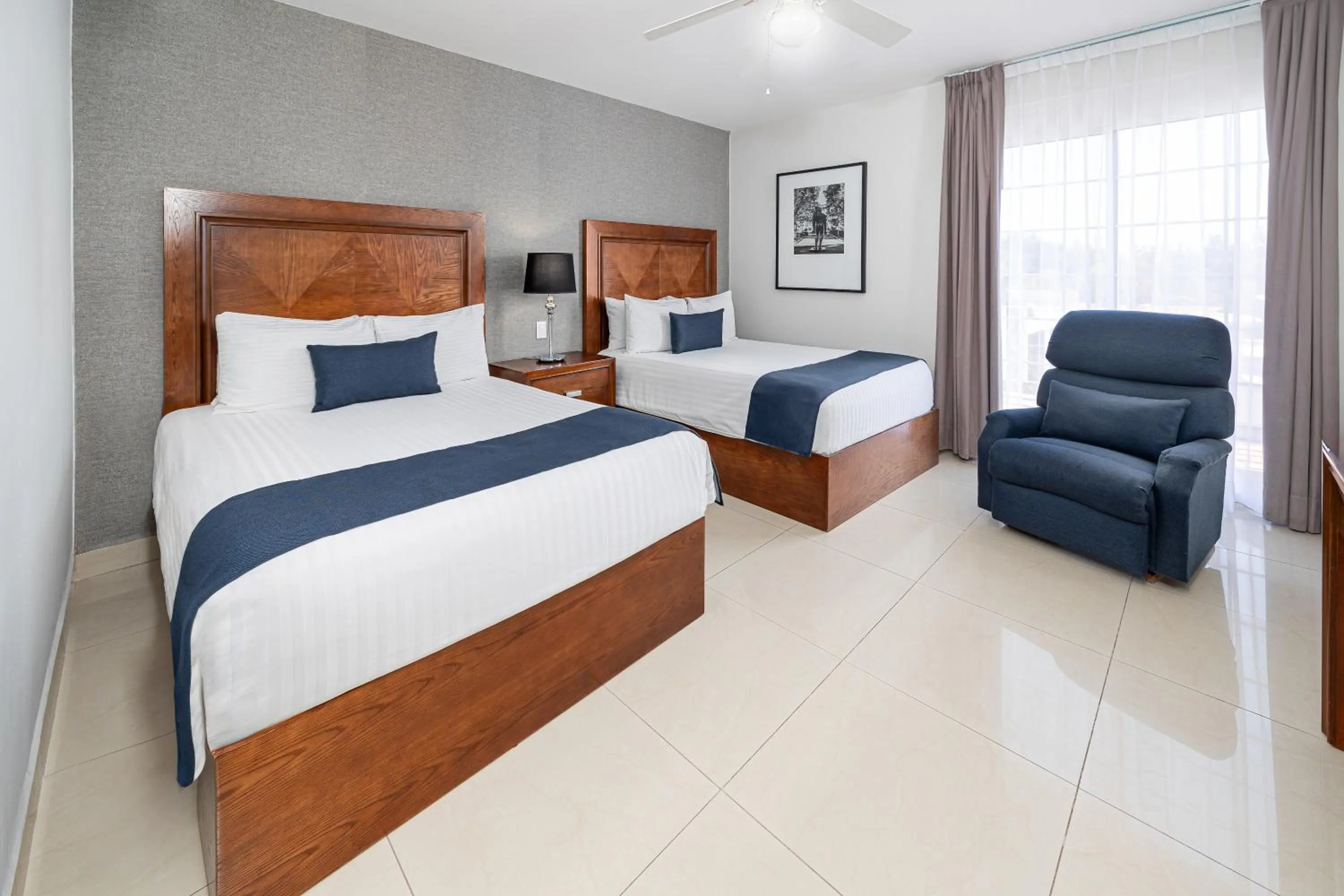 Bedroom, Bed in Hotel Suites México Plaza León Campestre