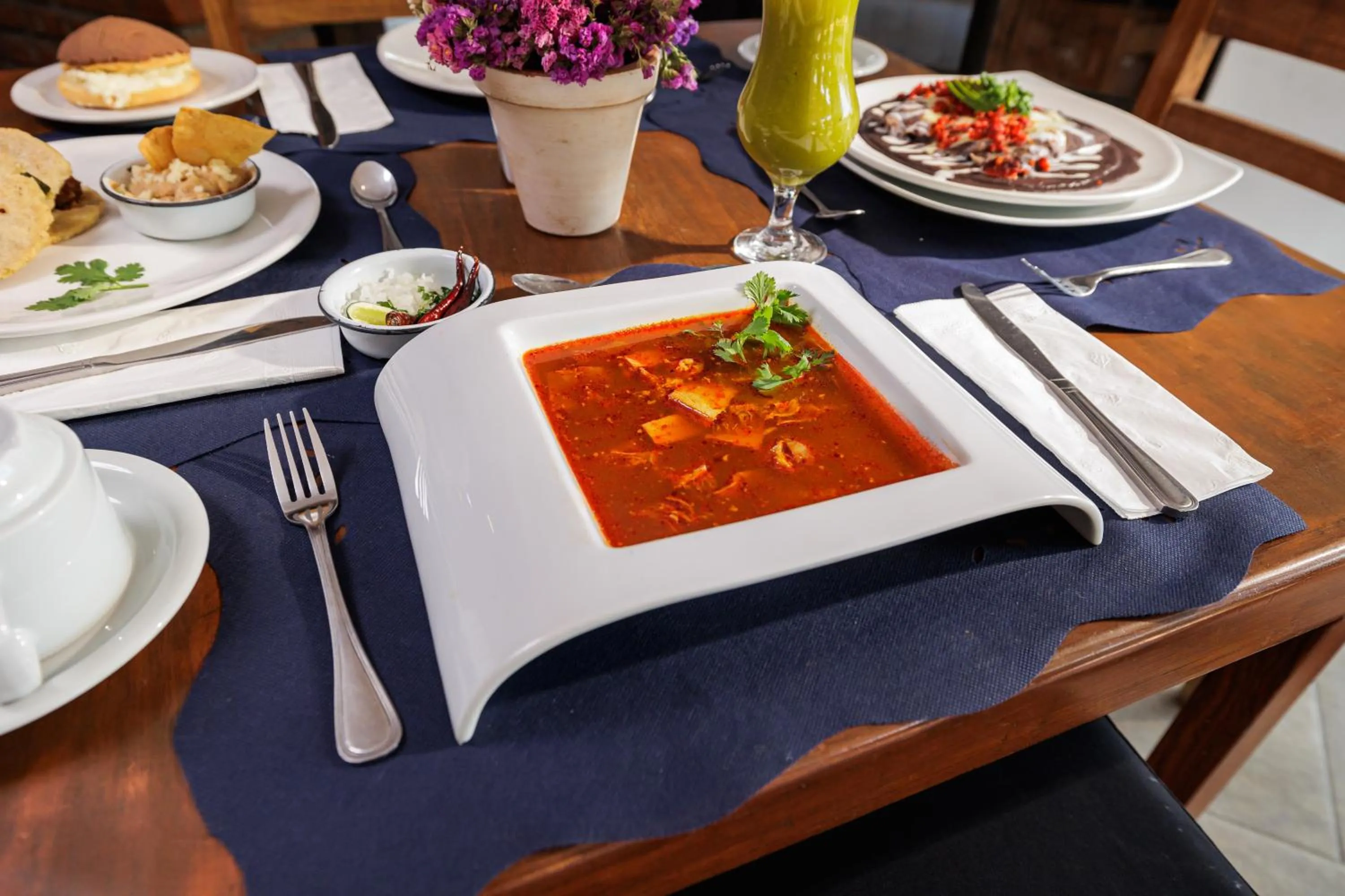 Restaurant/places to eat in Hotel Suites México Plaza León Campestre