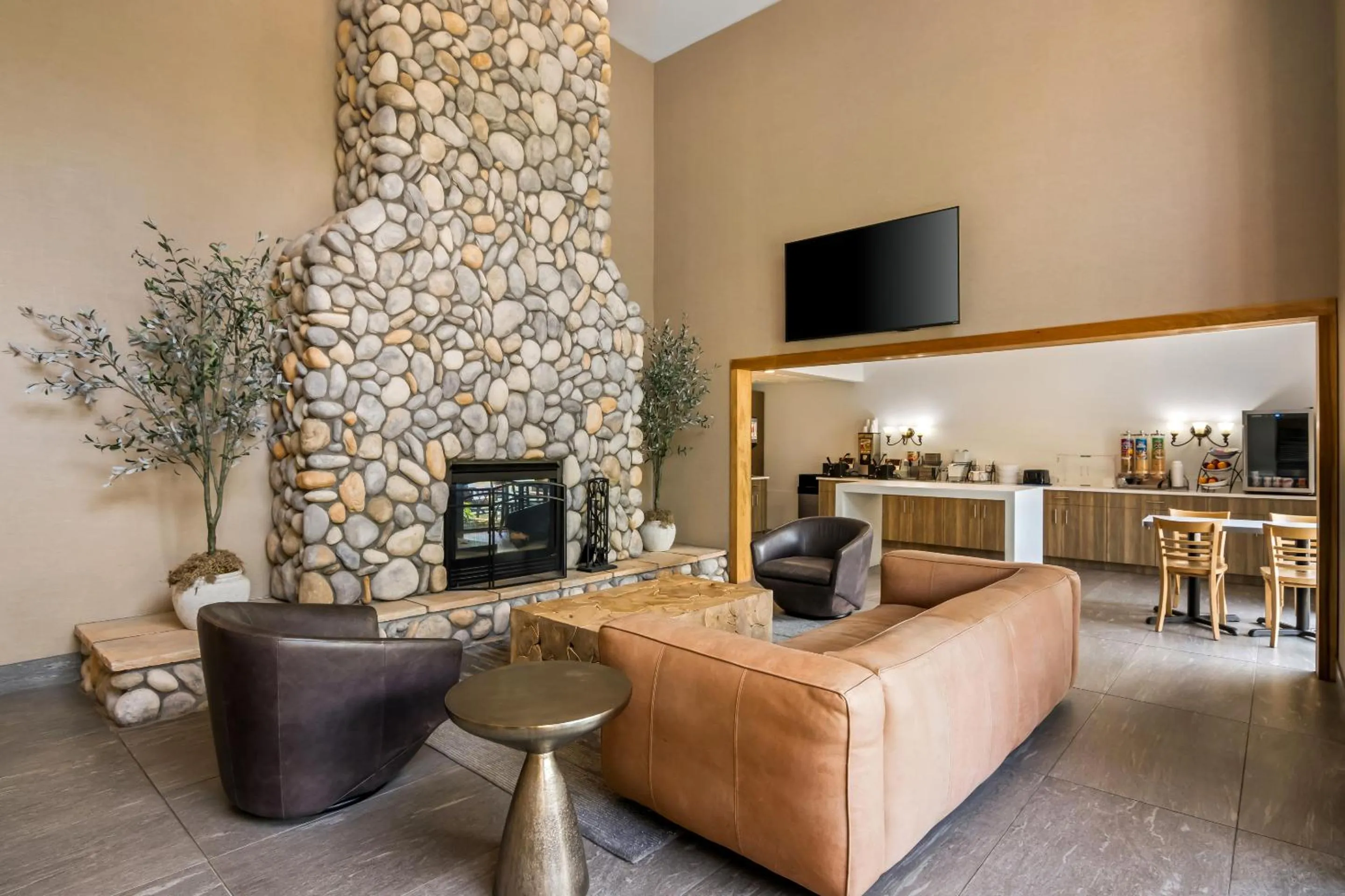 Lobby or reception in Beachfront Hotel Houghton Lake