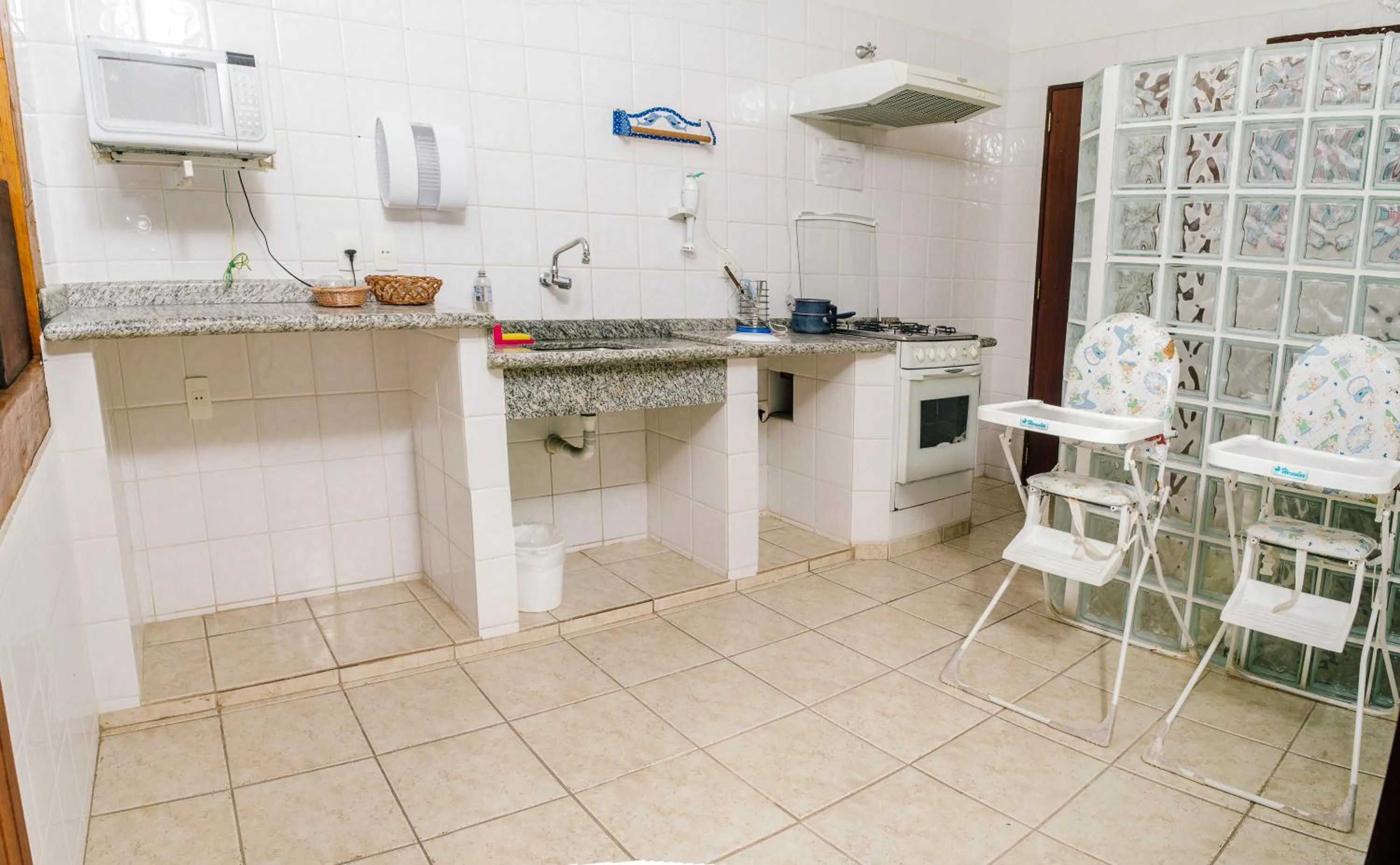 Communal kitchen in Pousada Tambayba
