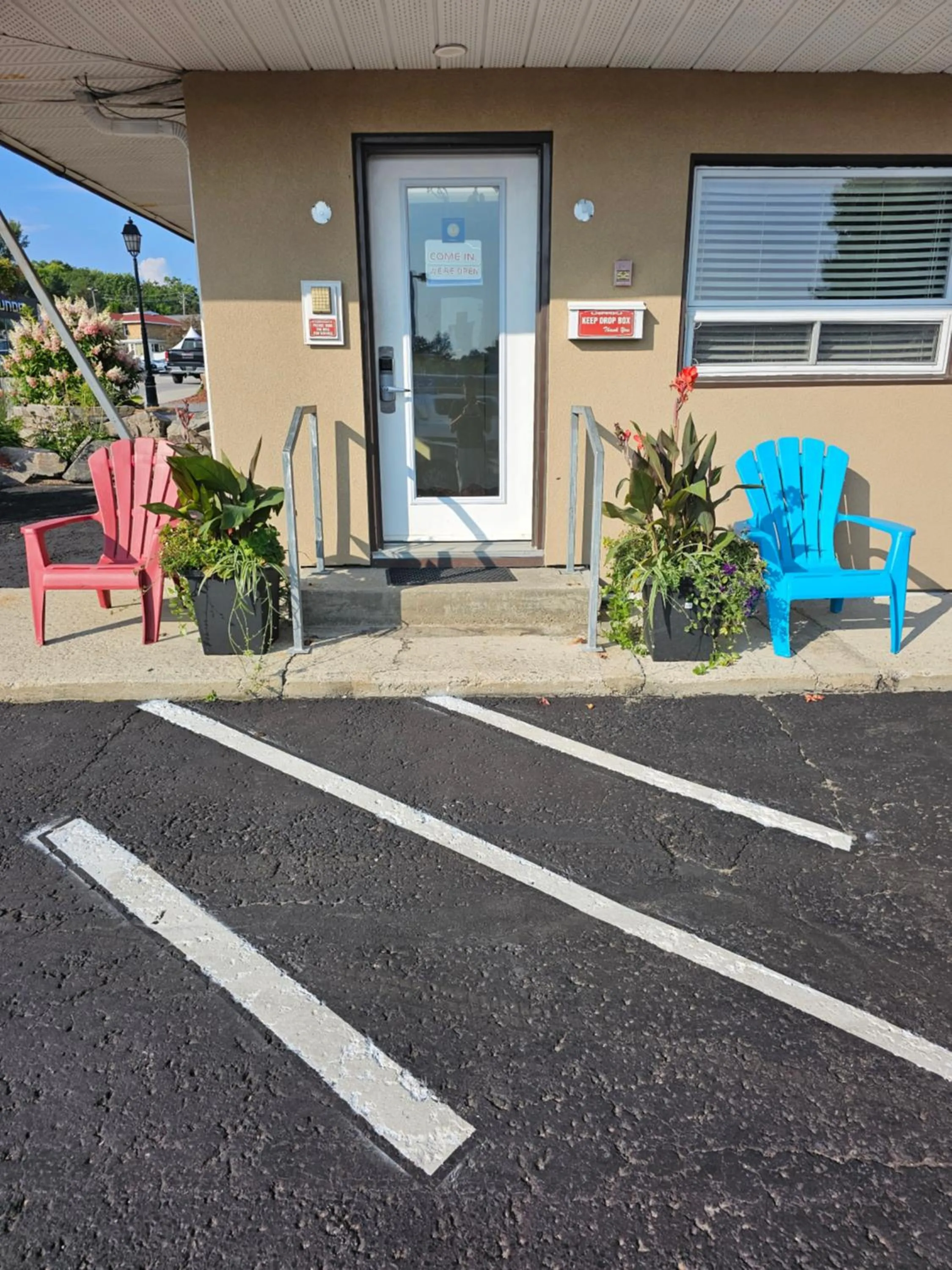 Property building in Huntsville Inn