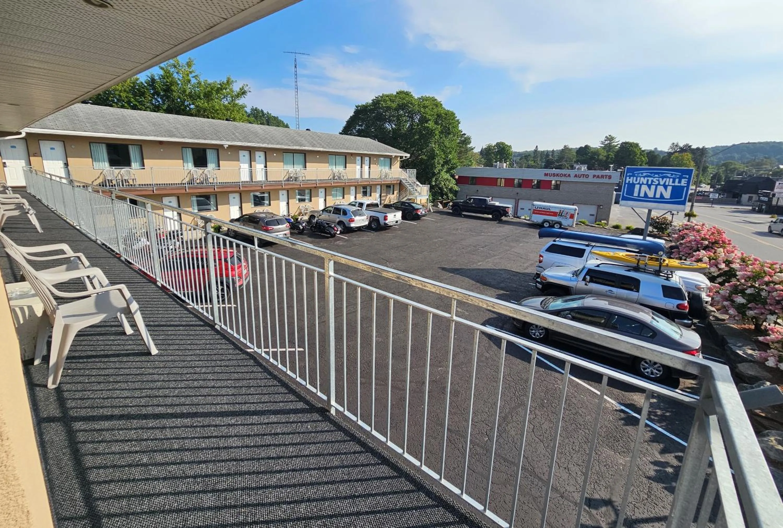 Property building in Huntsville Inn