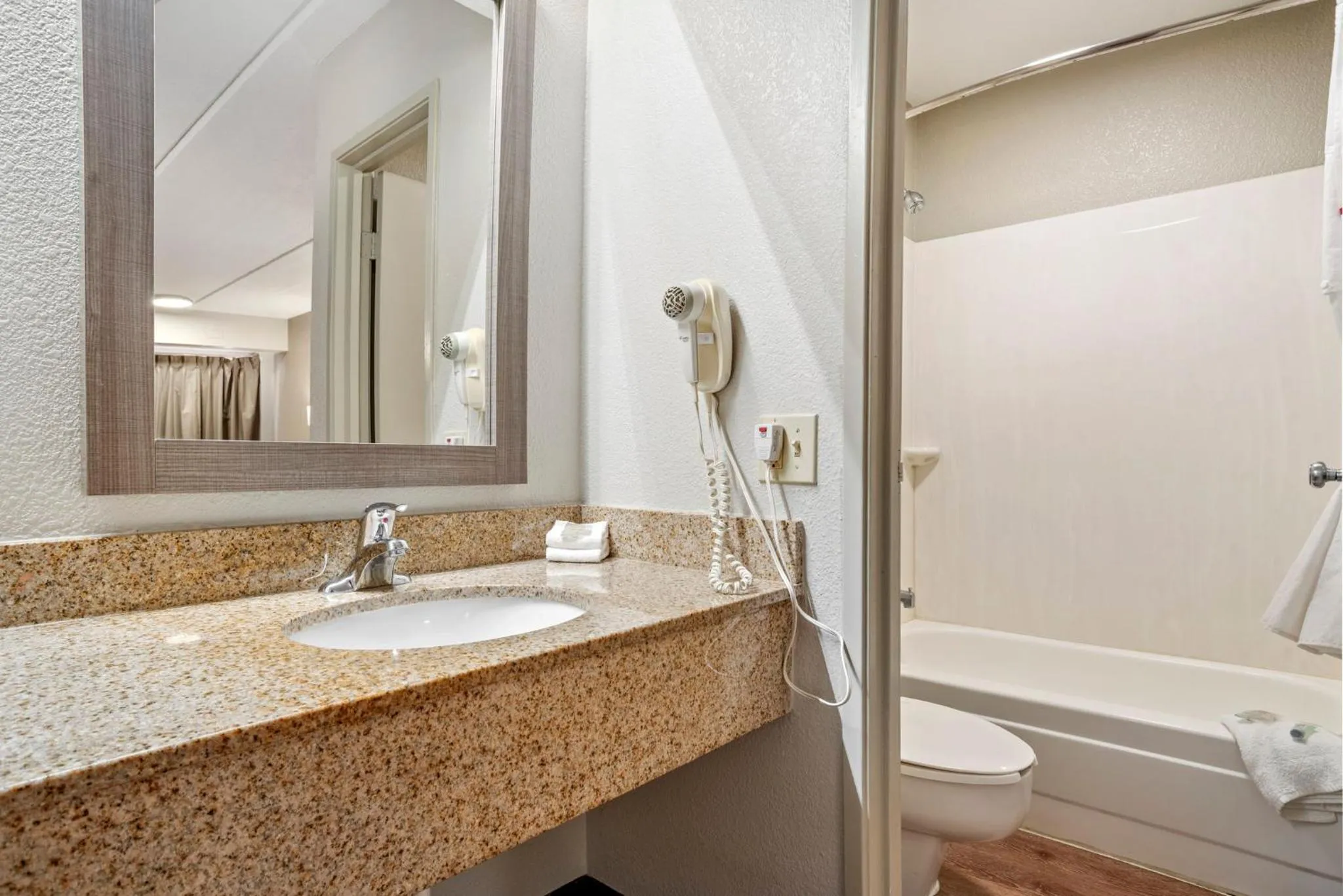 Bathroom in Red Roof Inn West Monroe