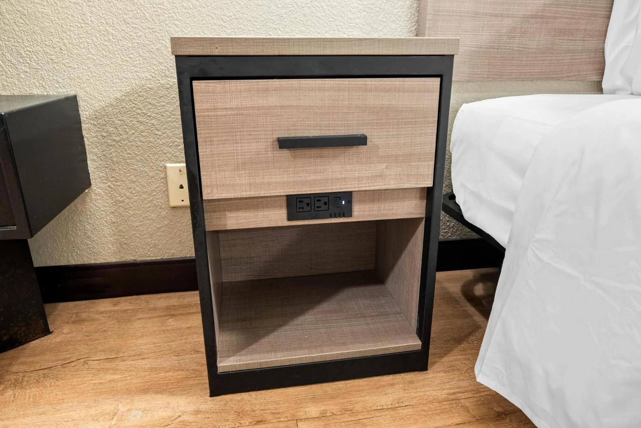 Photo of the whole room, Bed in Red Roof Inn West Monroe