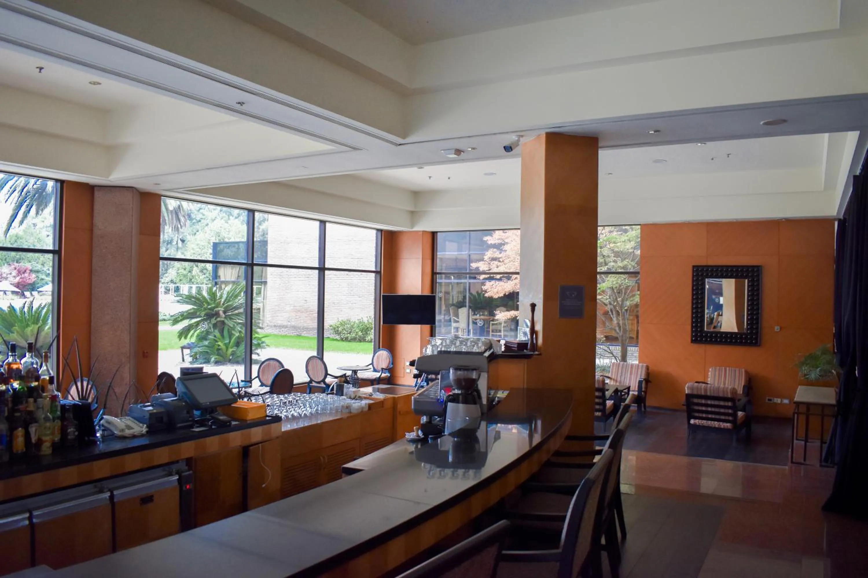 Lounge or bar in Sheraton Pilar Hotel & Convention Center